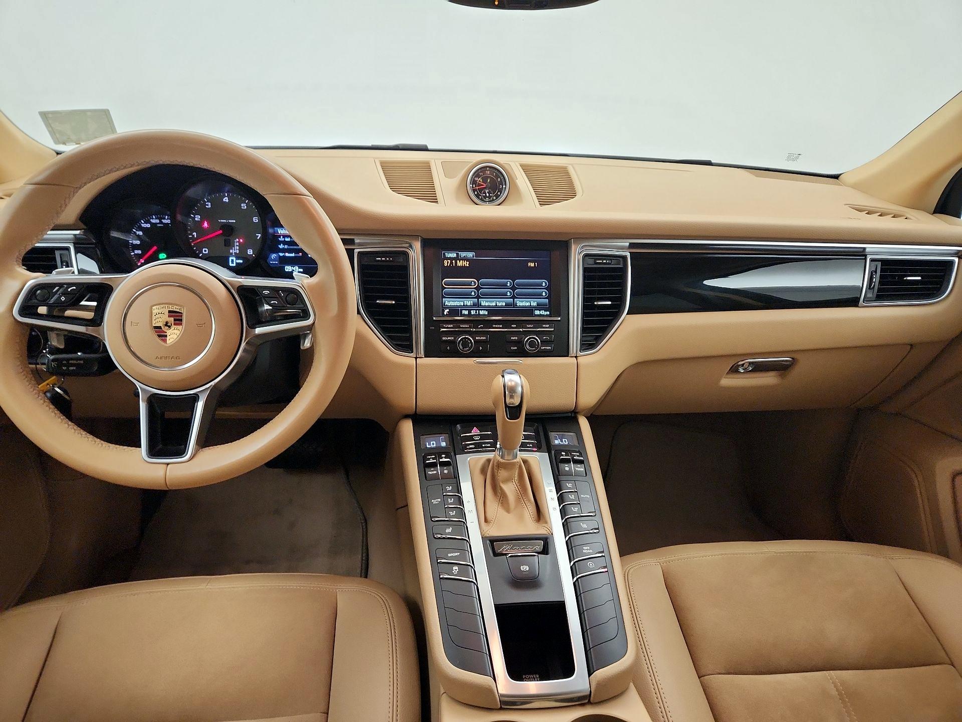 Thumbnail: 2016 Porsche Macan - 9