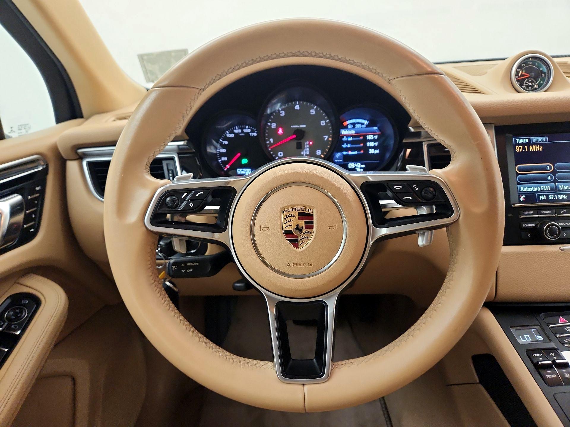 Thumbnail: 2016 Porsche Macan - 10