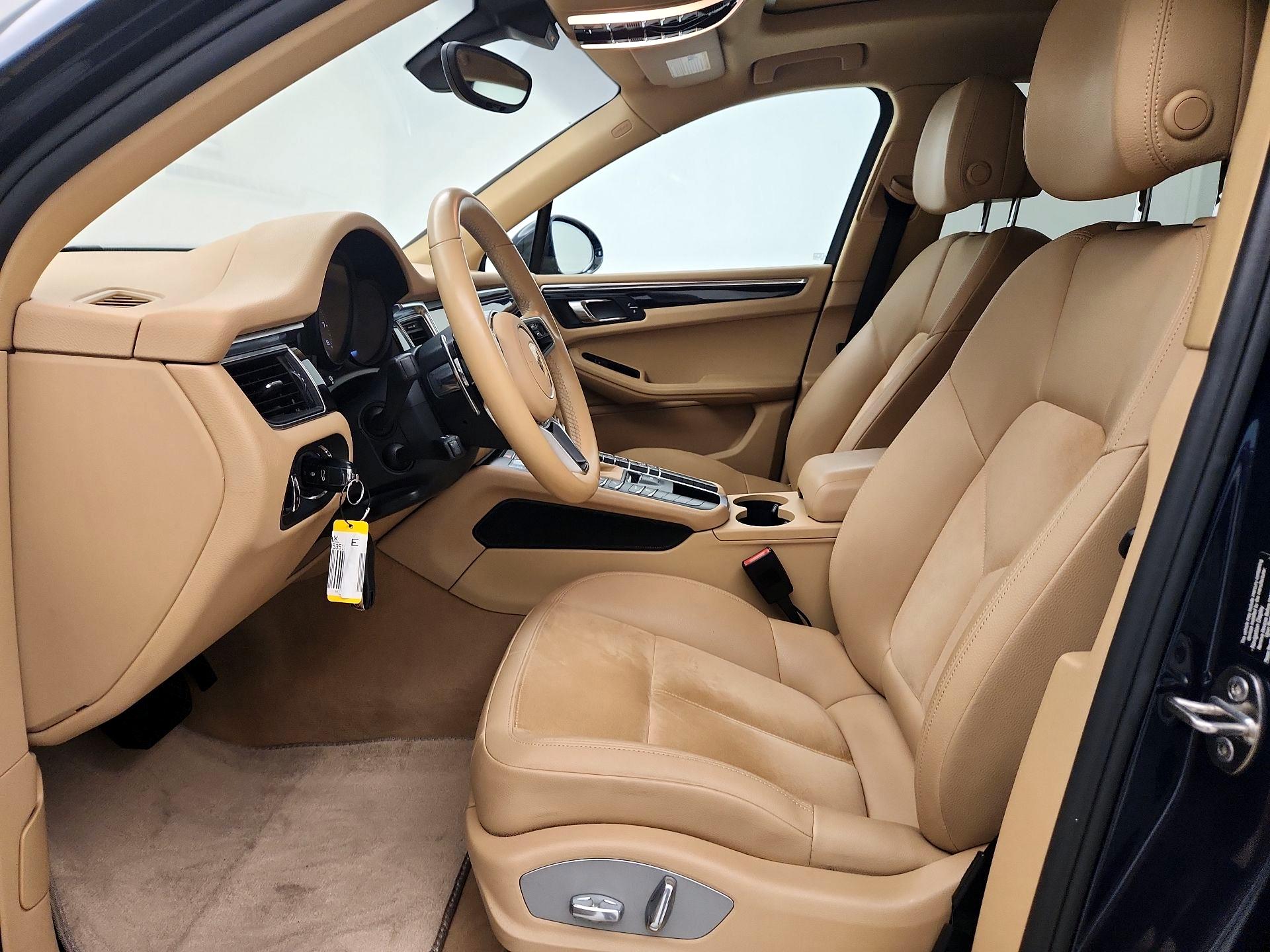 Thumbnail: 2016 Porsche Macan - 11