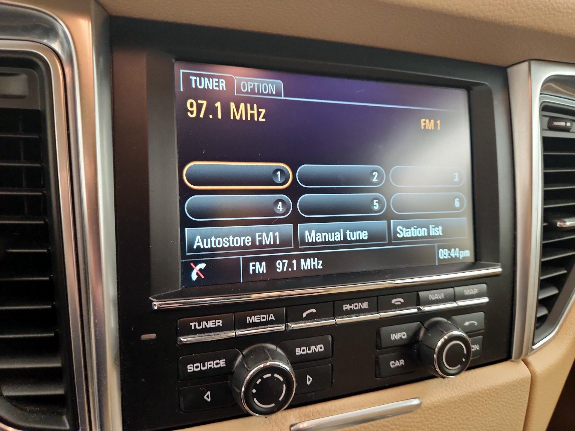 Thumbnail: 2016 Porsche Macan - 14