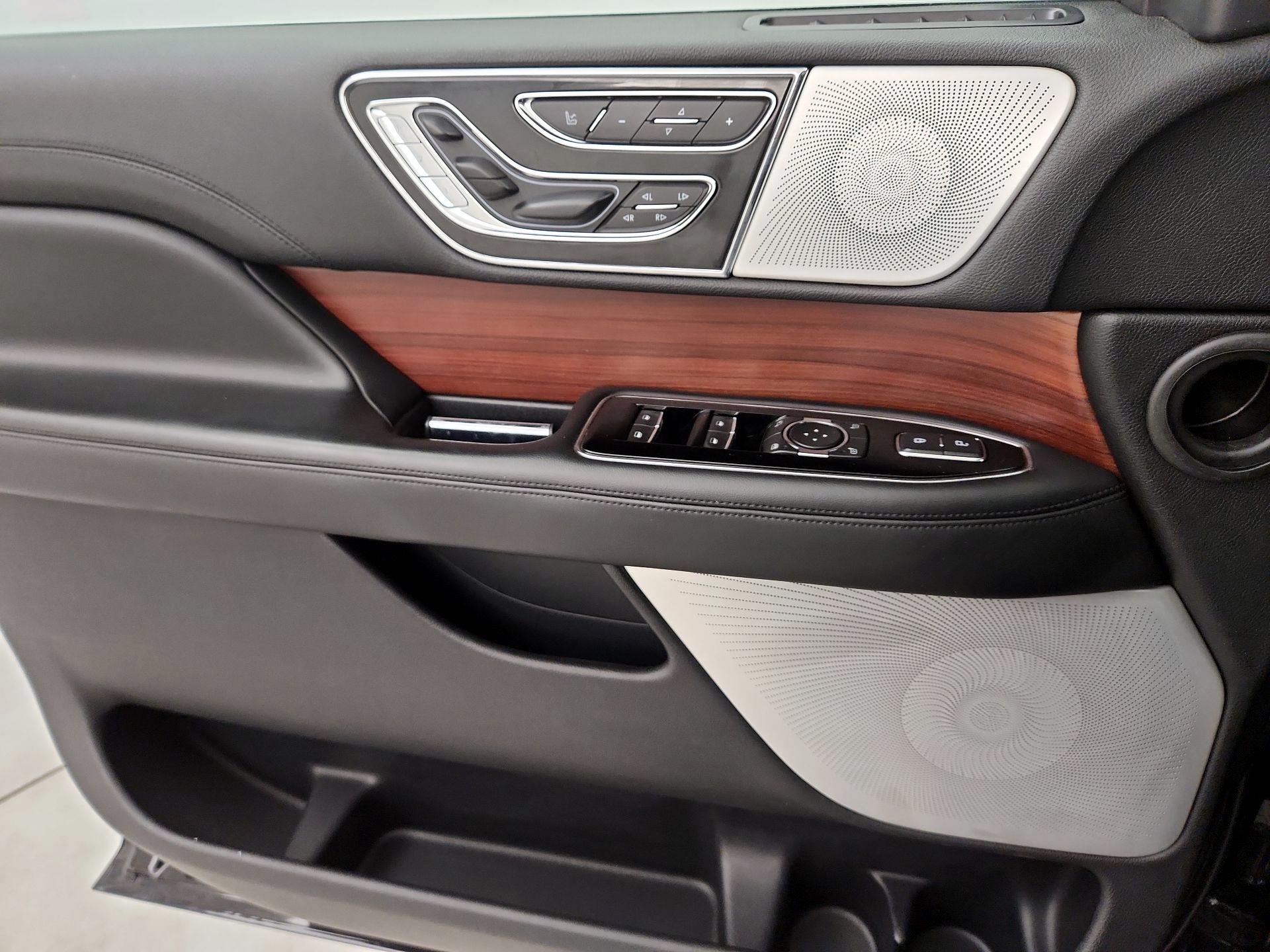 Thumbnail: 2021 Lincoln Navigator - 12