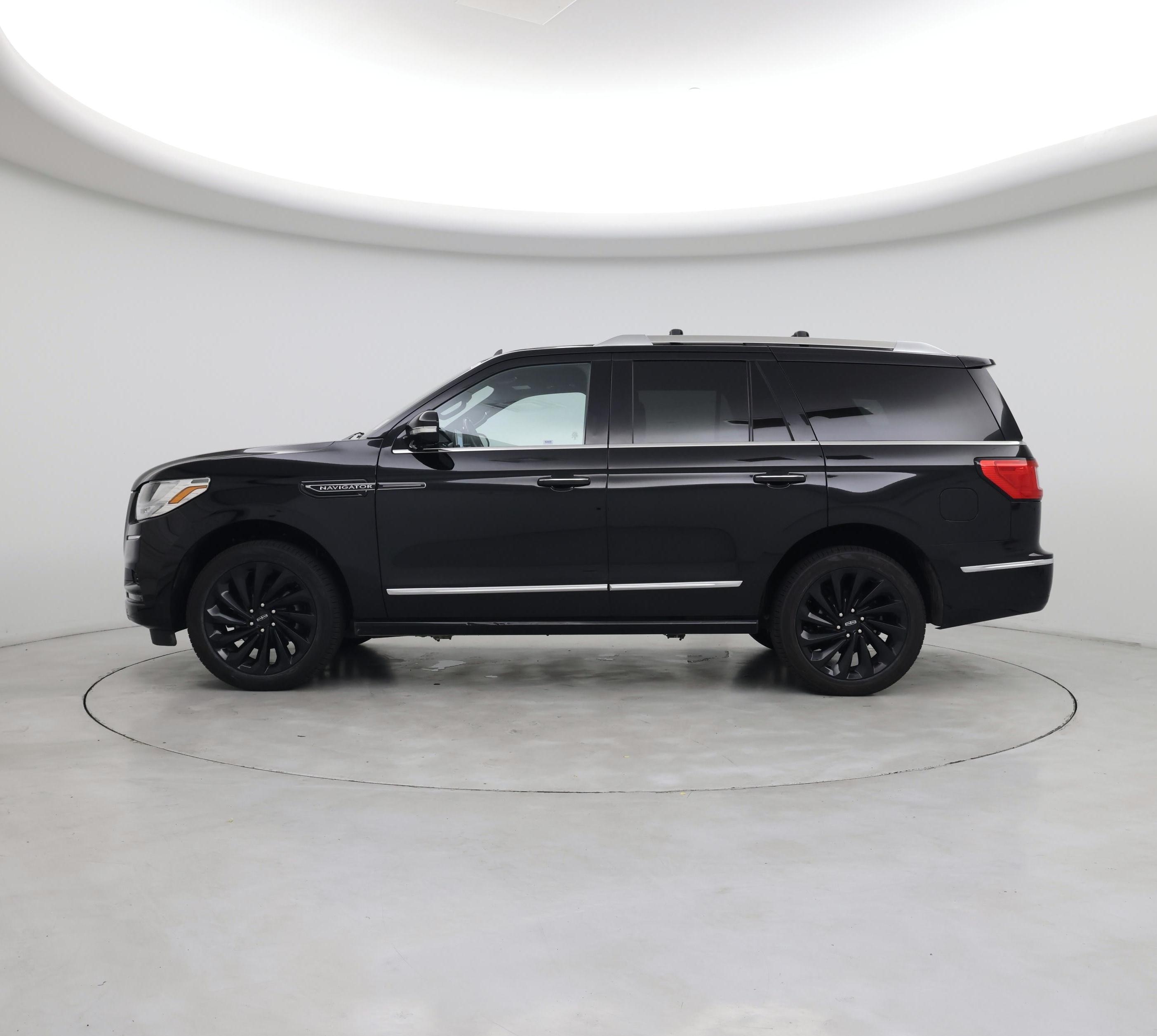 Thumbnail: 2021 Lincoln Navigator - 3