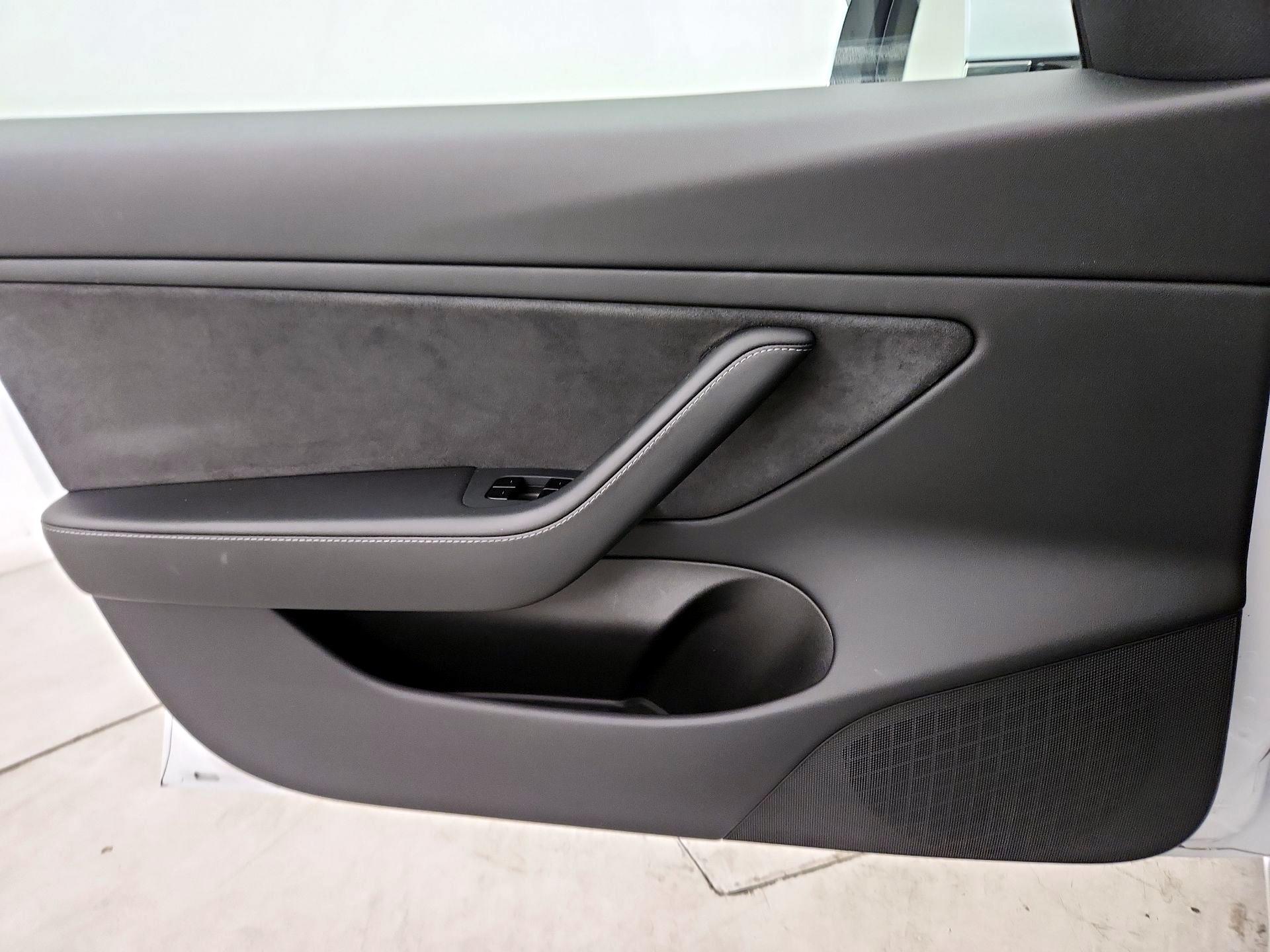 Thumbnail: 2021 Tesla Model 3 - 12