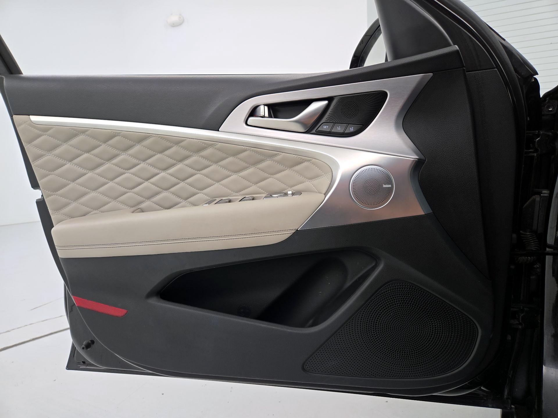 Thumbnail: 2019 Genesis G70 - 12