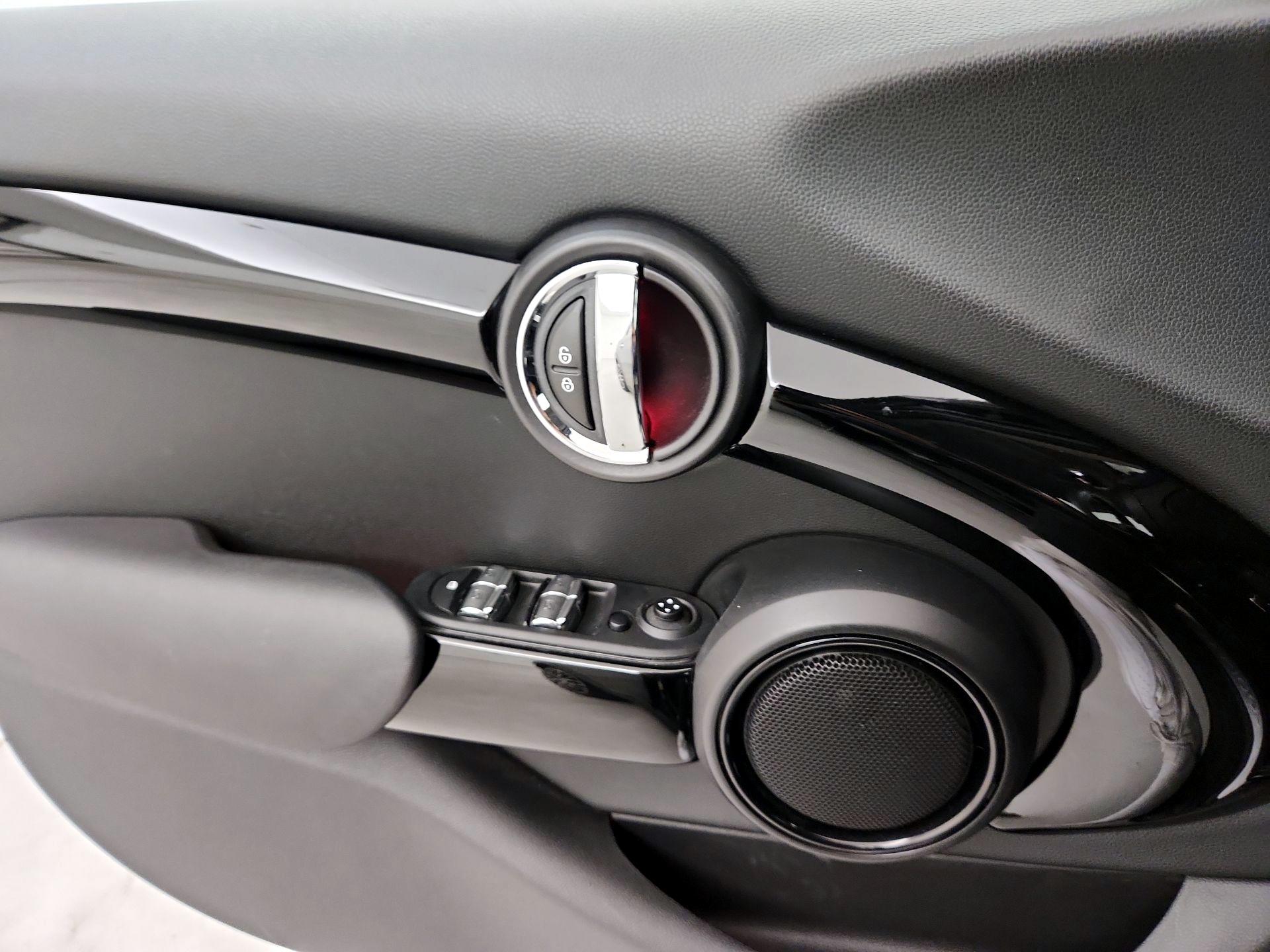 Thumbnail: 2016 MINI Cooper Hardtop - 12