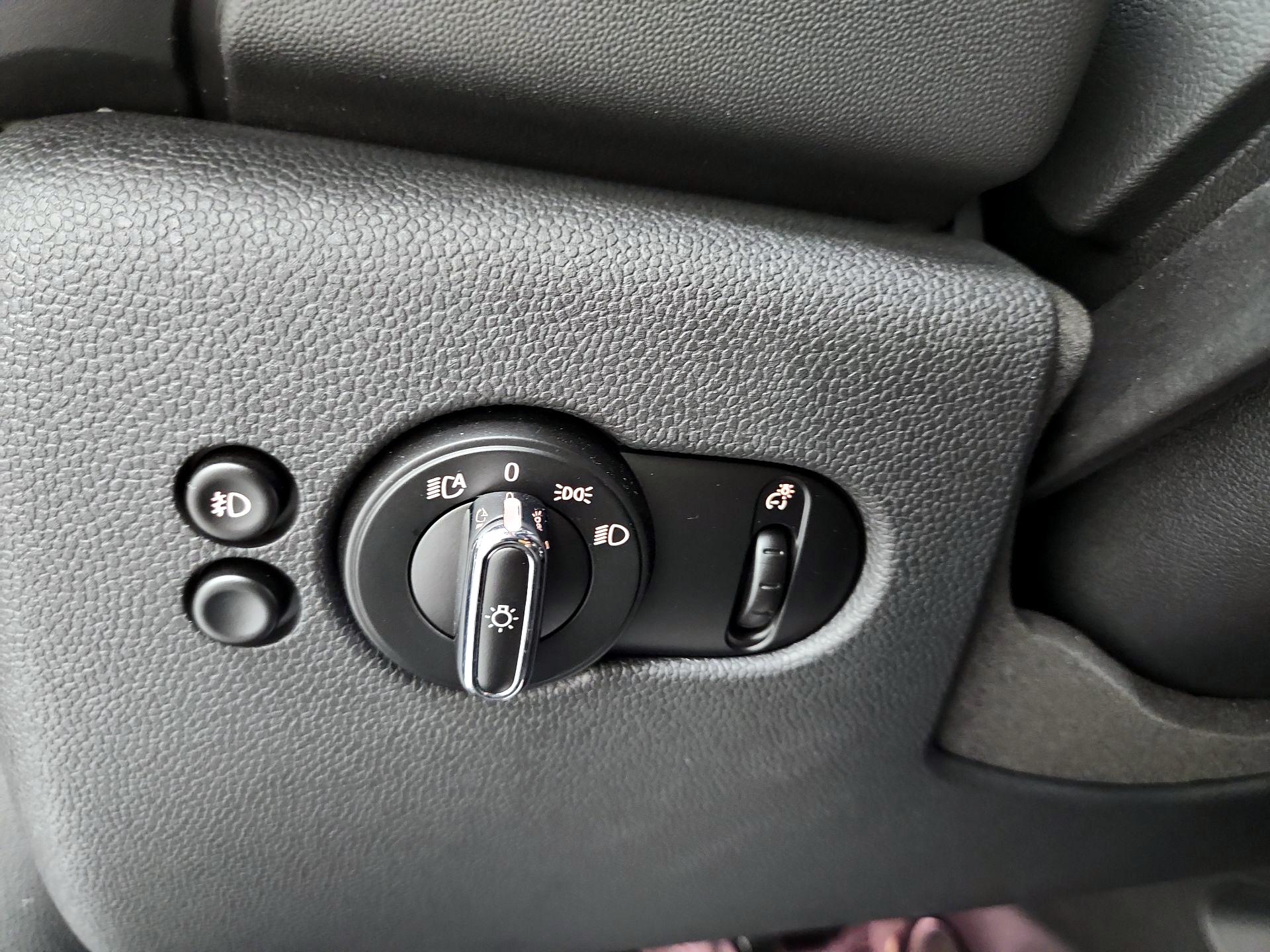 Thumbnail: 2016 MINI Cooper Hardtop - 13