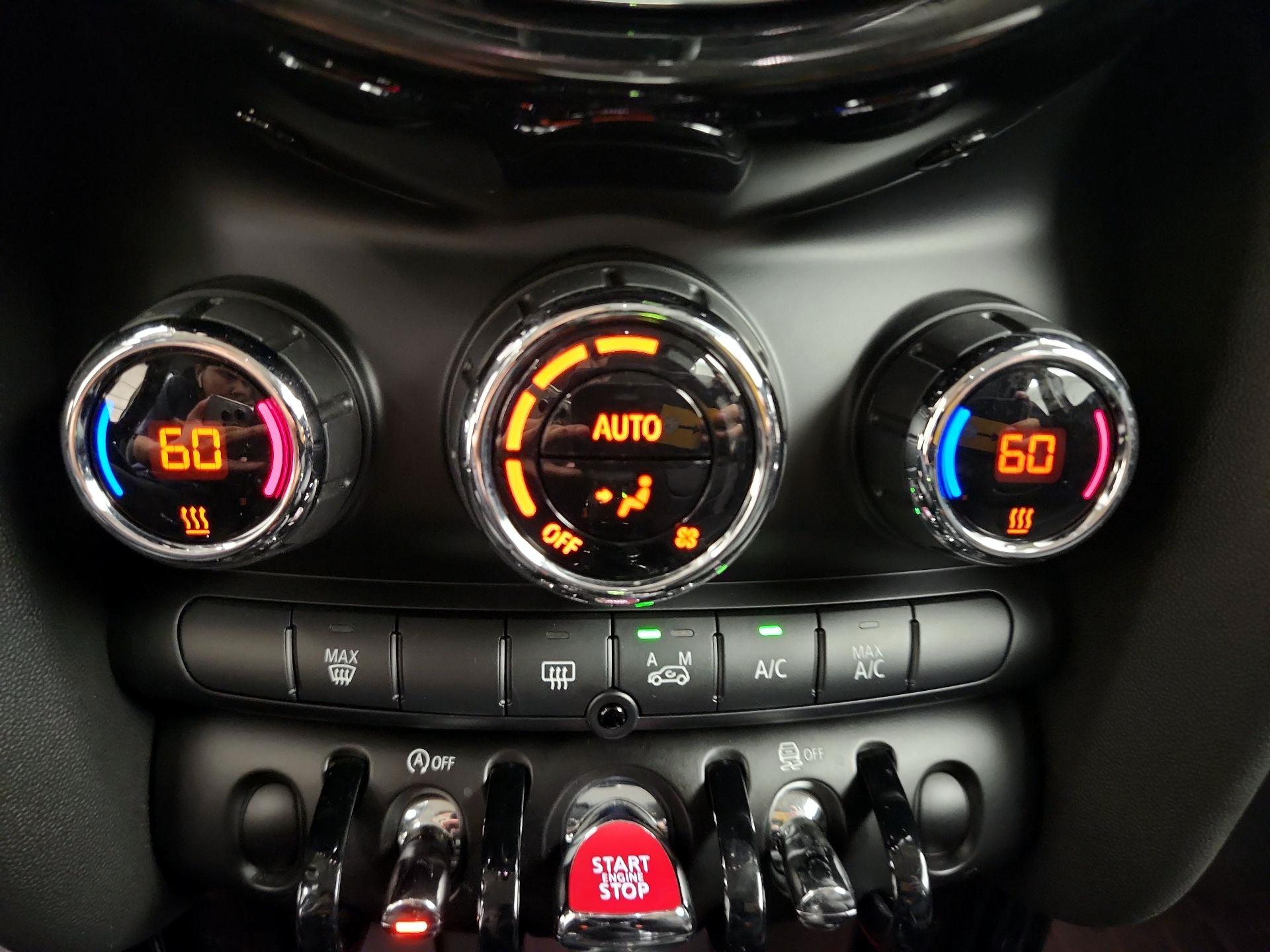 Thumbnail: 2016 MINI Cooper Hardtop - 17