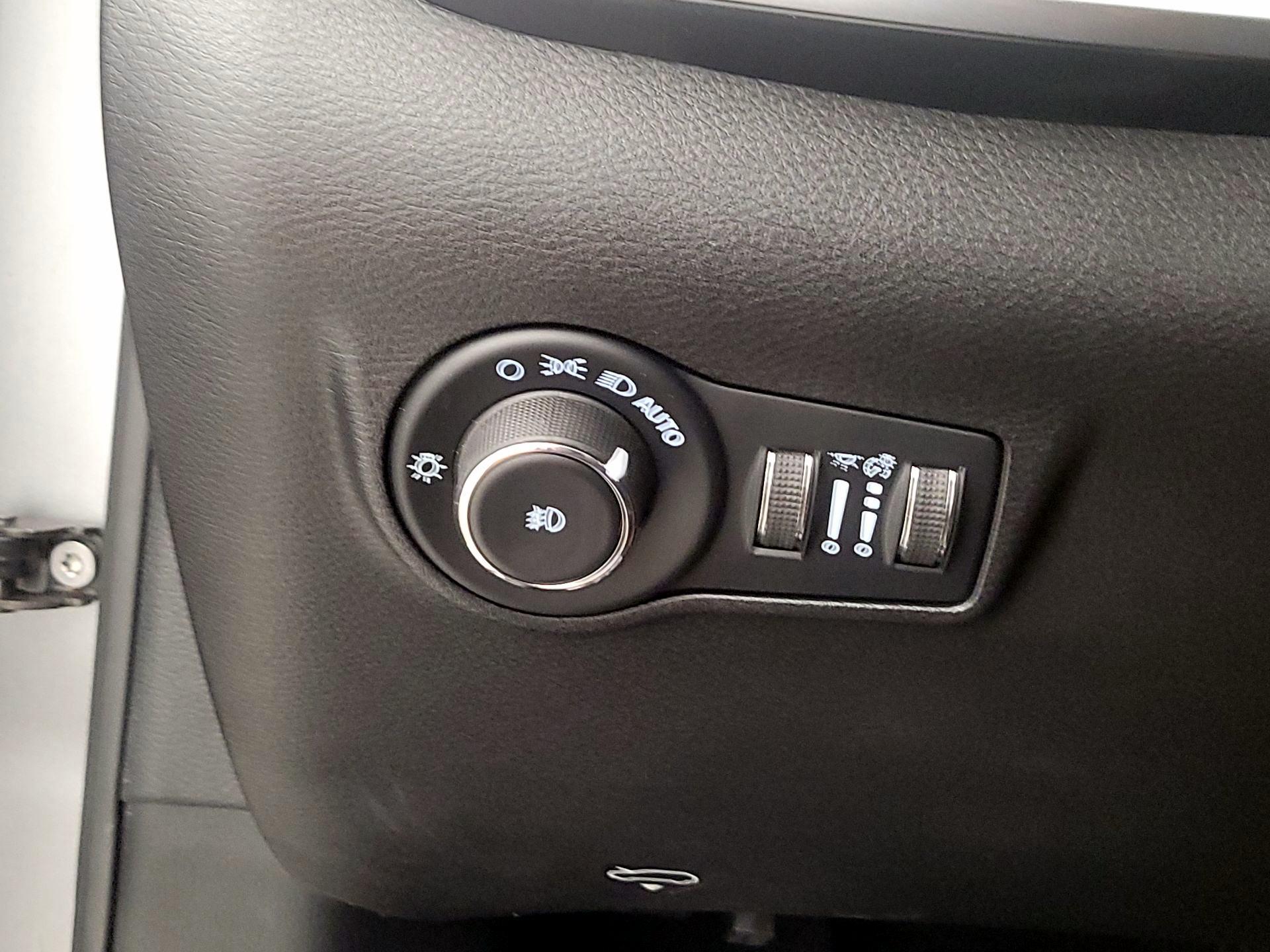 Thumbnail: 2022 Jeep Compass - 13