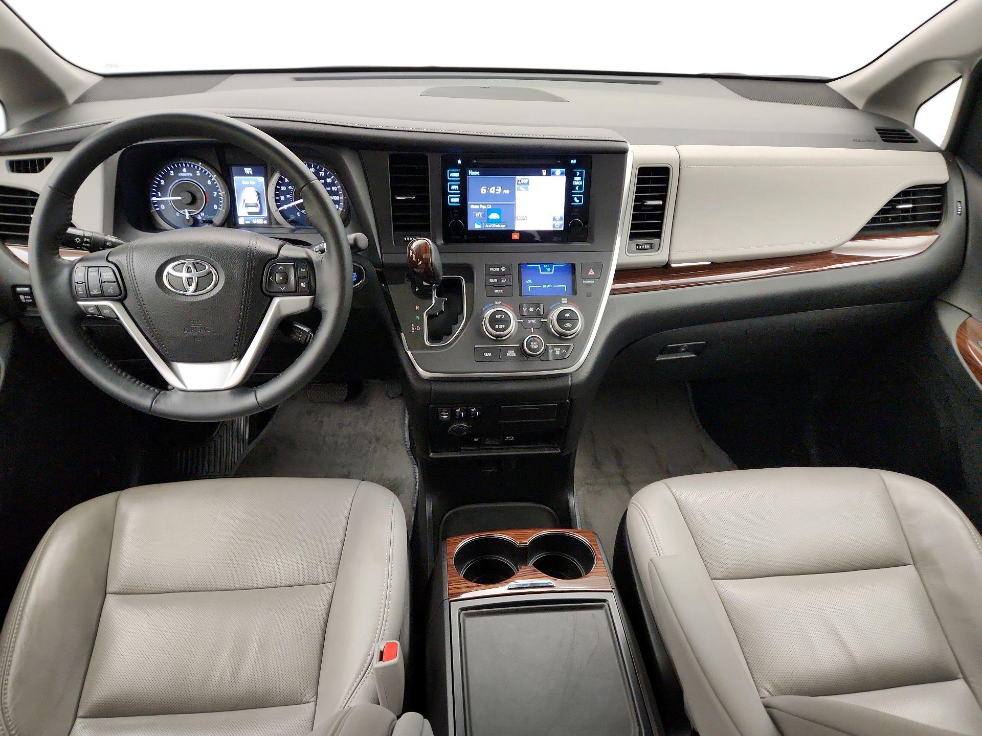 Thumbnail: 2016 Toyota Sienna - 9
