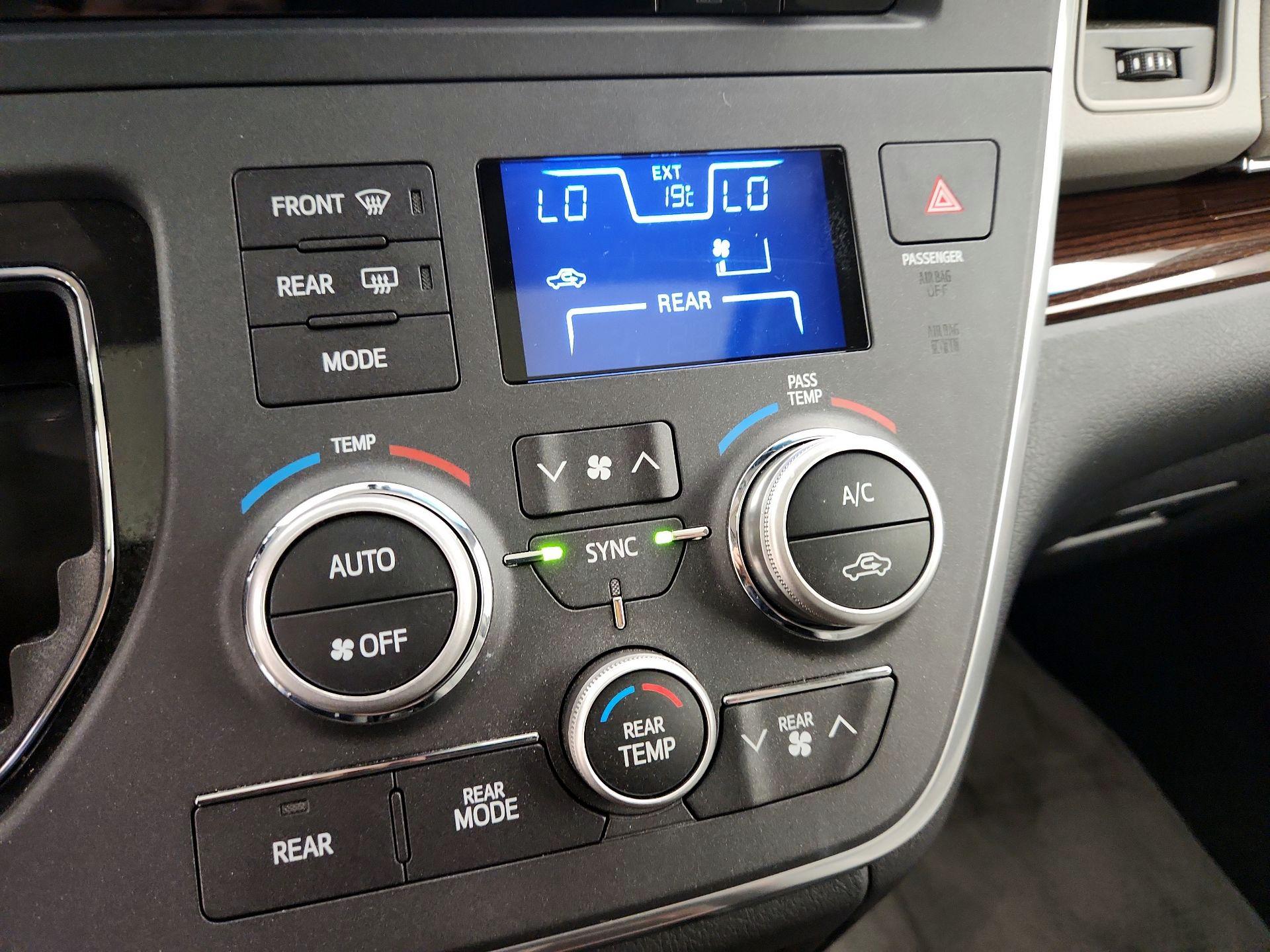 Thumbnail: 2016 Toyota Sienna - 17