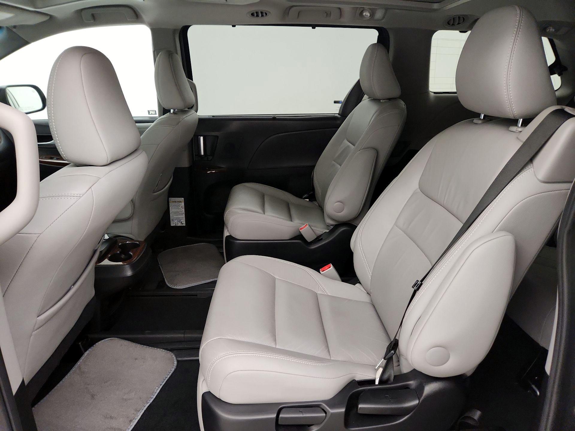 Thumbnail: 2016 Toyota Sienna - 20