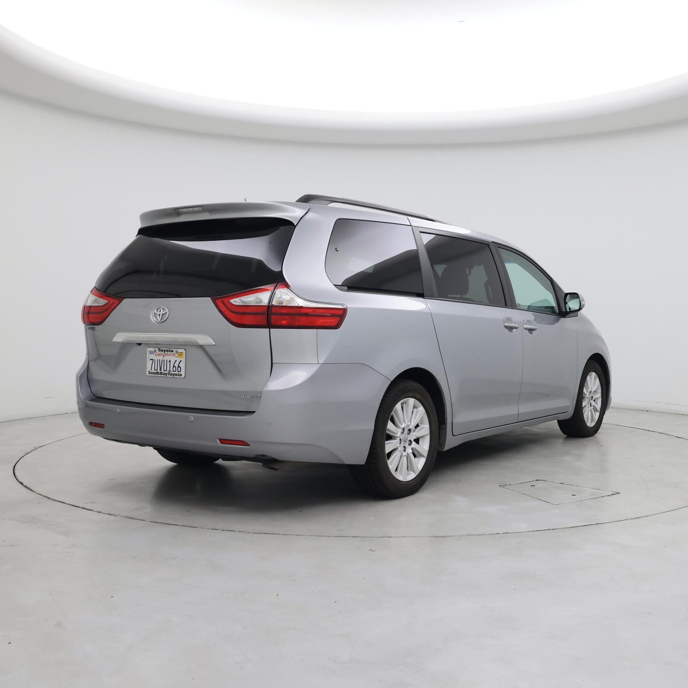 Thumbnail: 2016 Toyota Sienna - 8