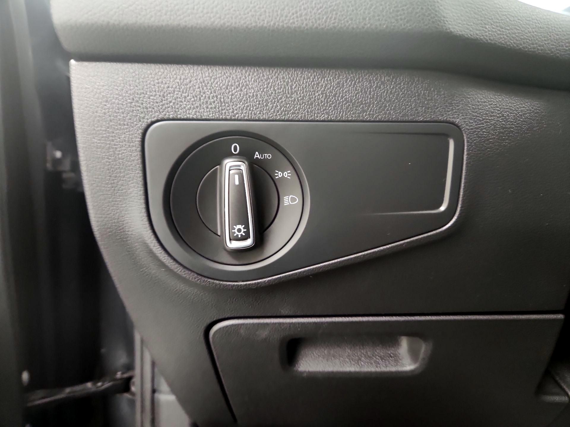Thumbnail: 2019 Volkswagen Tiguan - 13