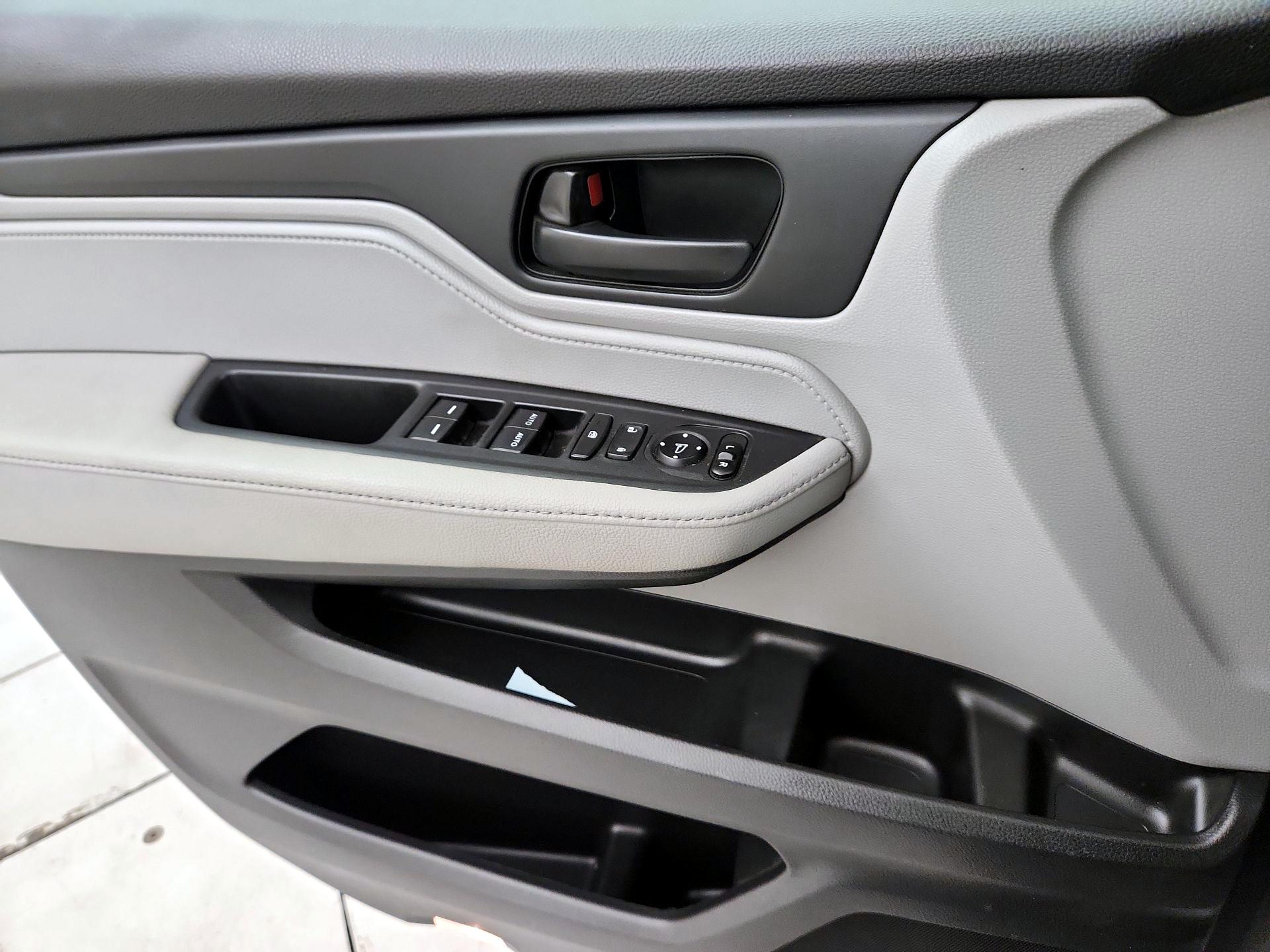 Thumbnail: 2019 Honda Odyssey - 12