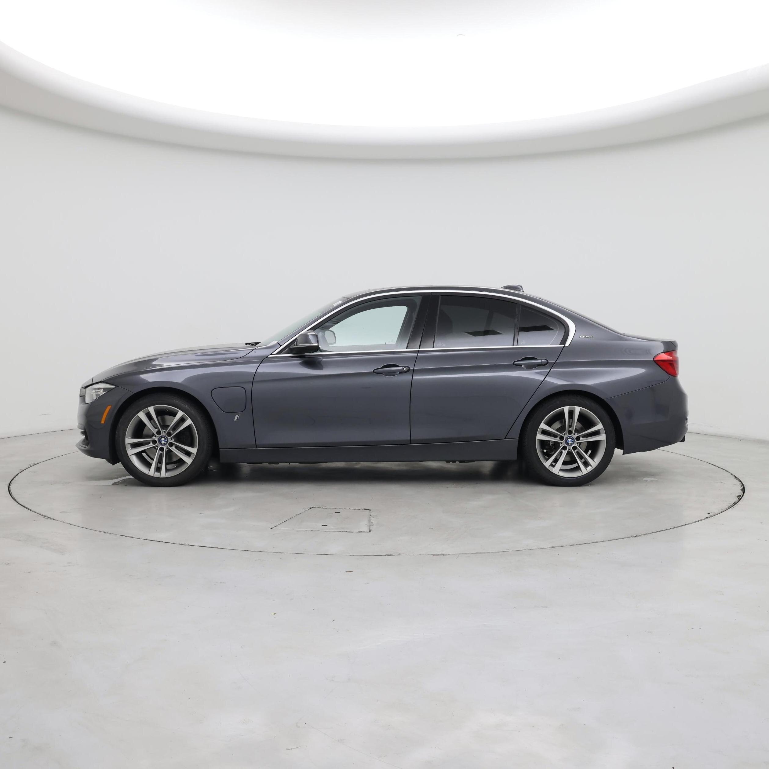 Thumbnail: 2018 BMW 3 Series - 3