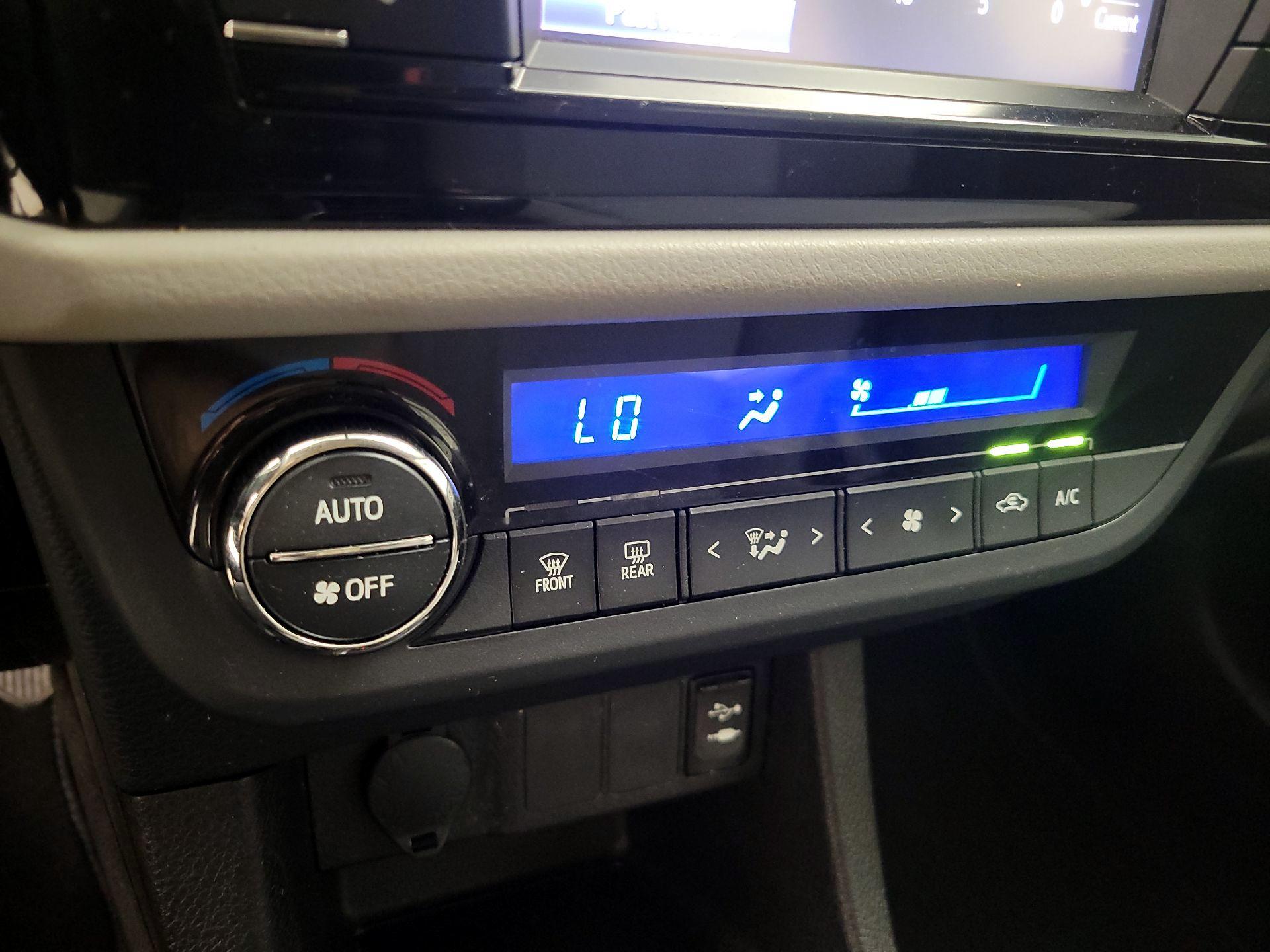 Thumbnail: 2016 Toyota Corolla - 16
