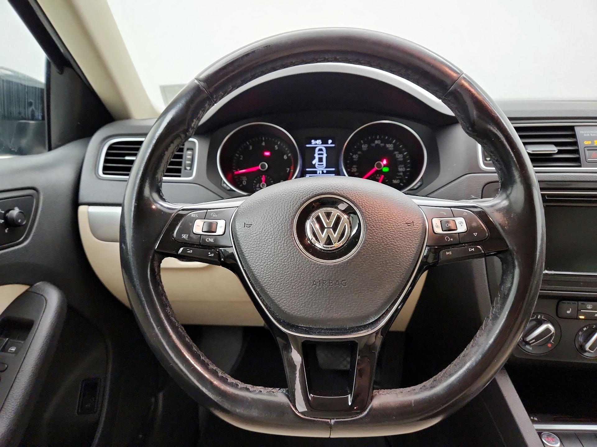 Thumbnail: 2017 Volkswagen Jetta - 10