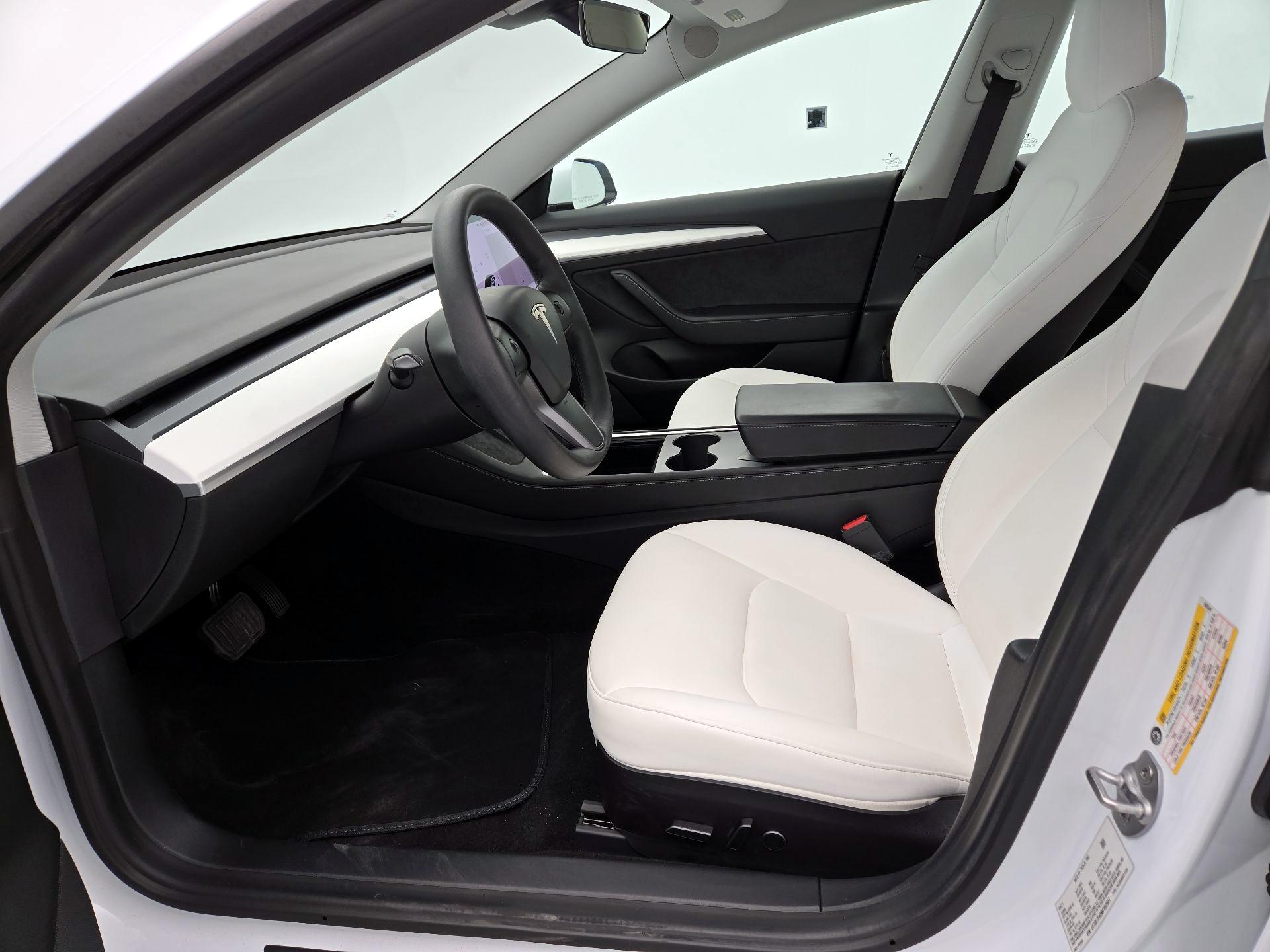 Thumbnail: 2021 Tesla Model 3 - 11