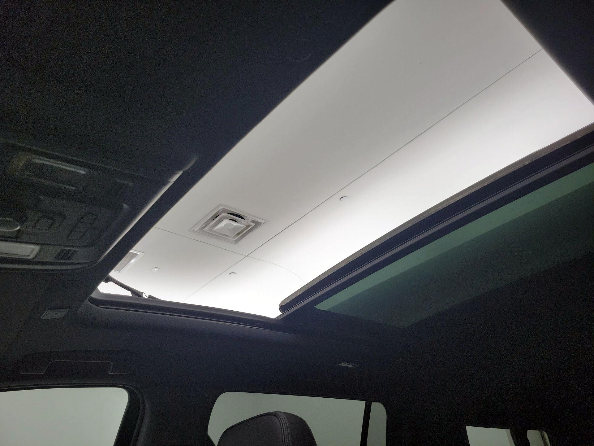 Thumbnail: 2022 GMC Yukon XL - 19