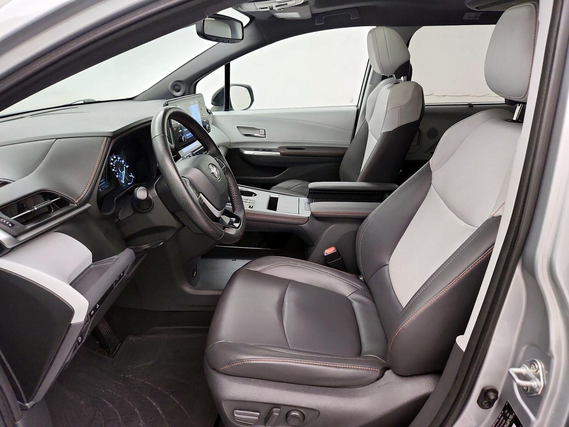 Thumbnail: 2021 Toyota Sienna - 11