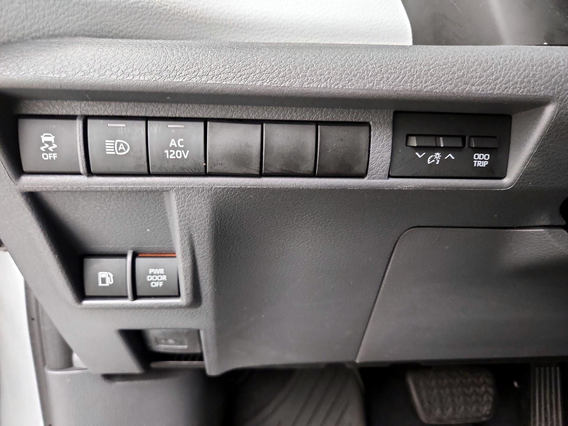 Thumbnail: 2021 Toyota Sienna - 13