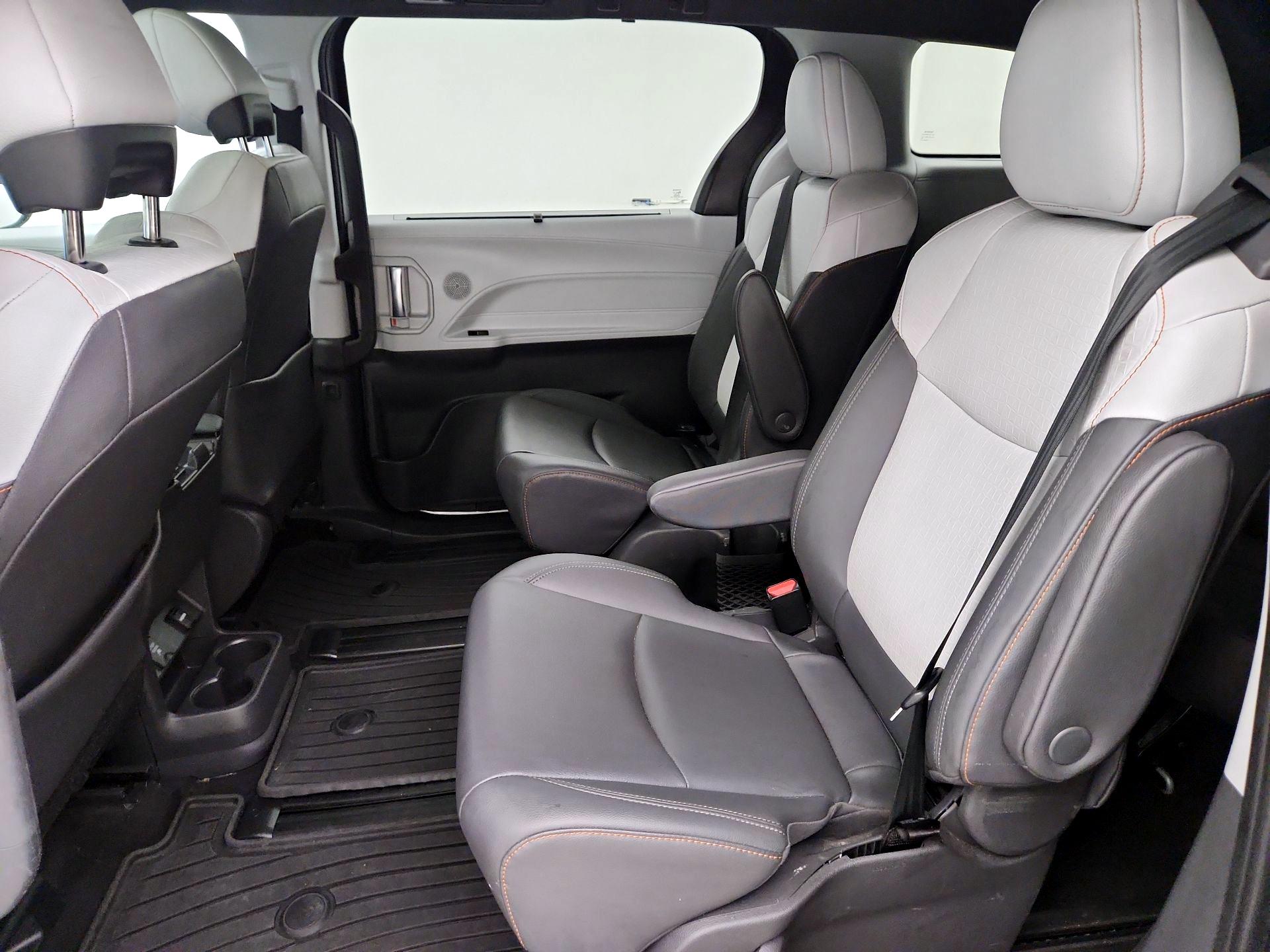 Thumbnail: 2021 Toyota Sienna - 20