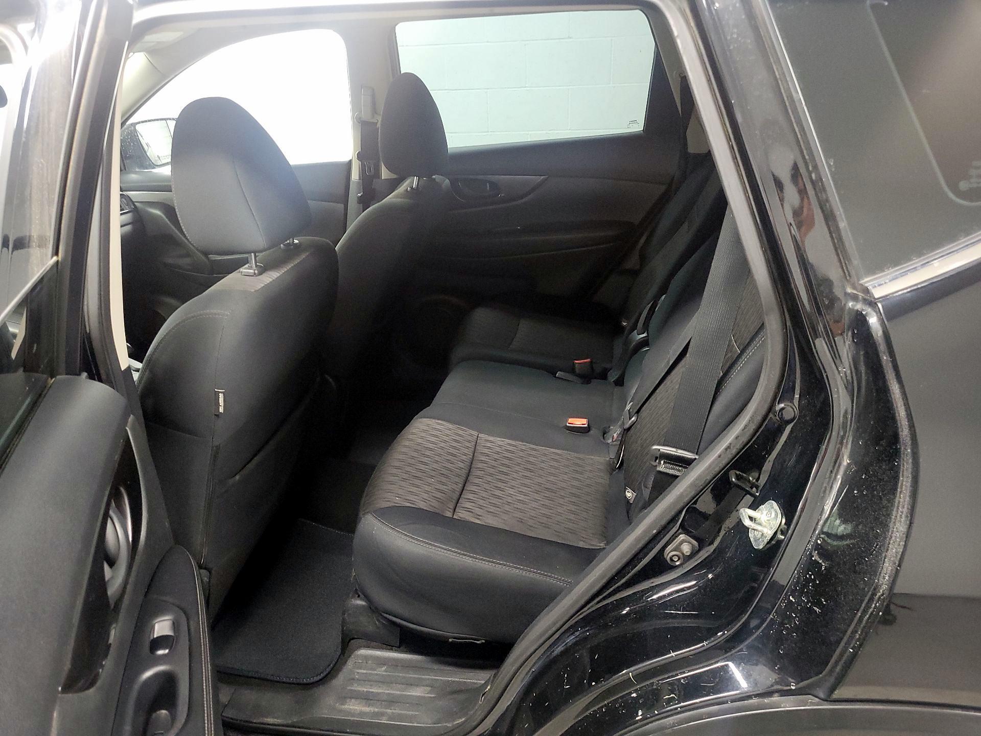 Thumbnail: 2019 Nissan Rogue - 17
