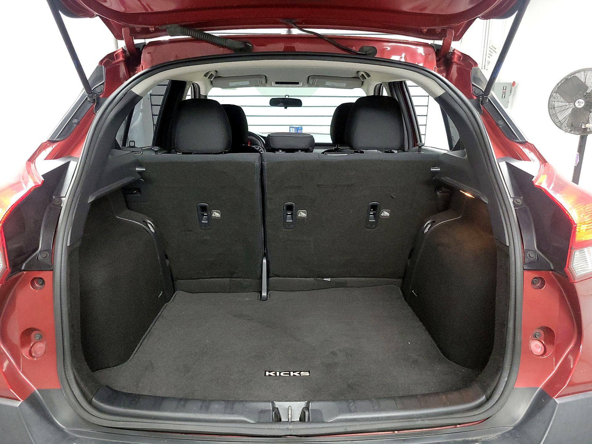 Thumbnail: 2018 Nissan Kicks - 18