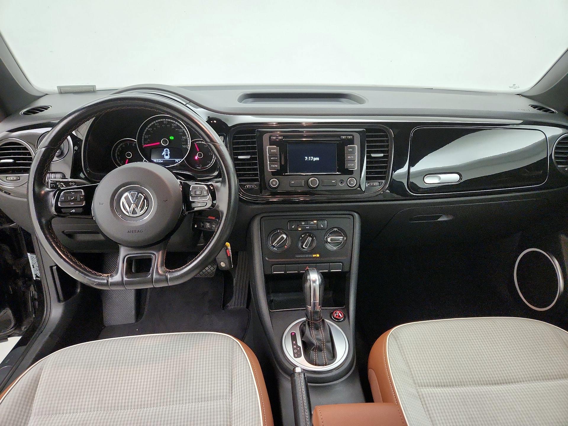 Thumbnail: 2015 Volkswagen Beetle - 9