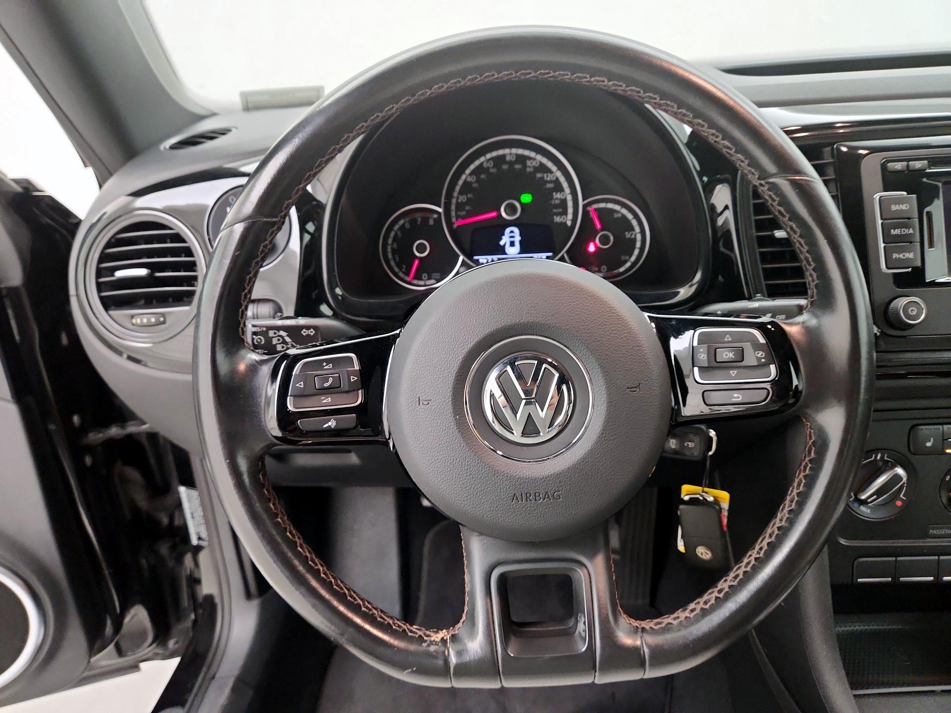 Thumbnail: 2015 Volkswagen Beetle - 10