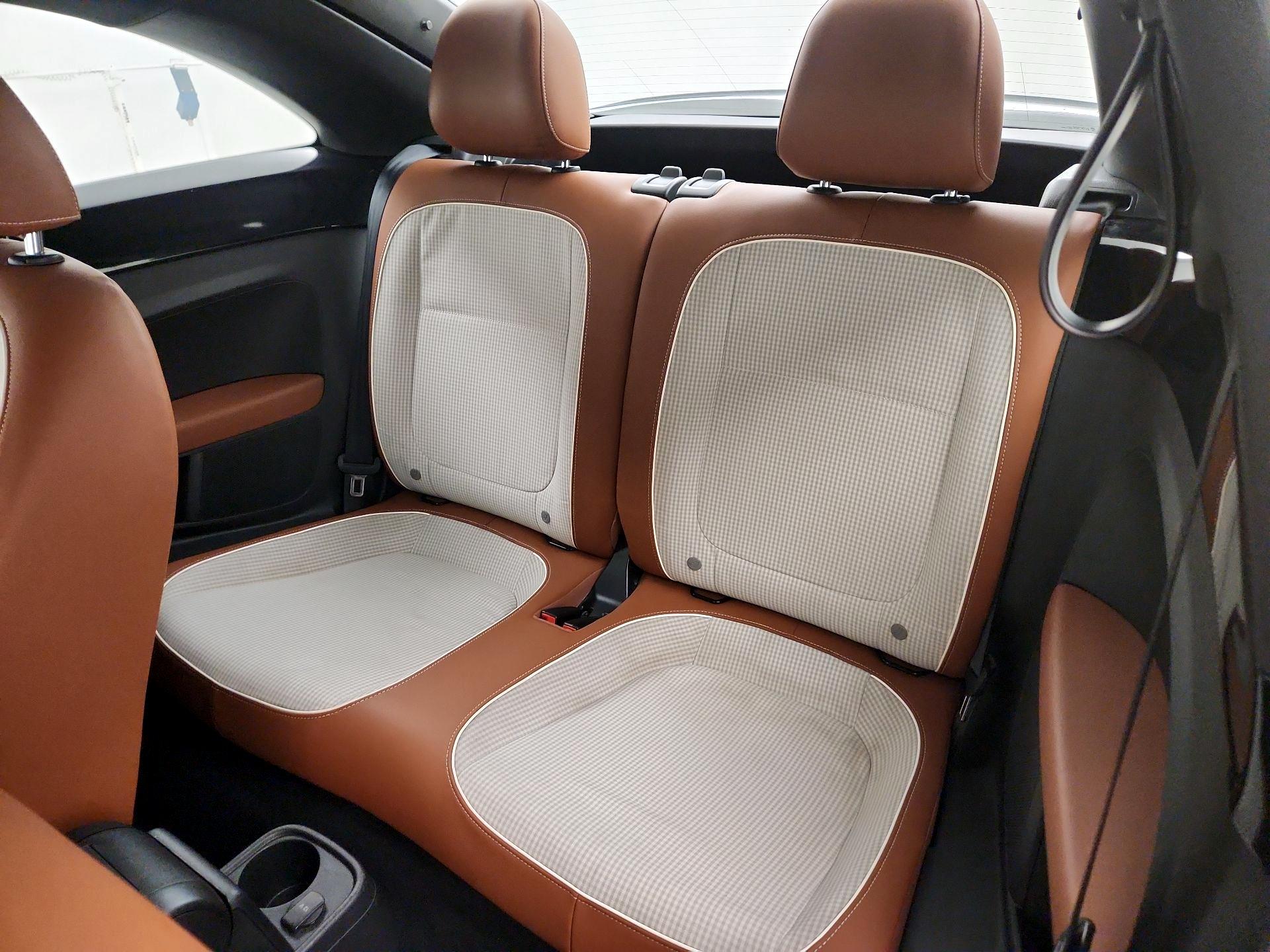 Thumbnail: 2015 Volkswagen Beetle - 17