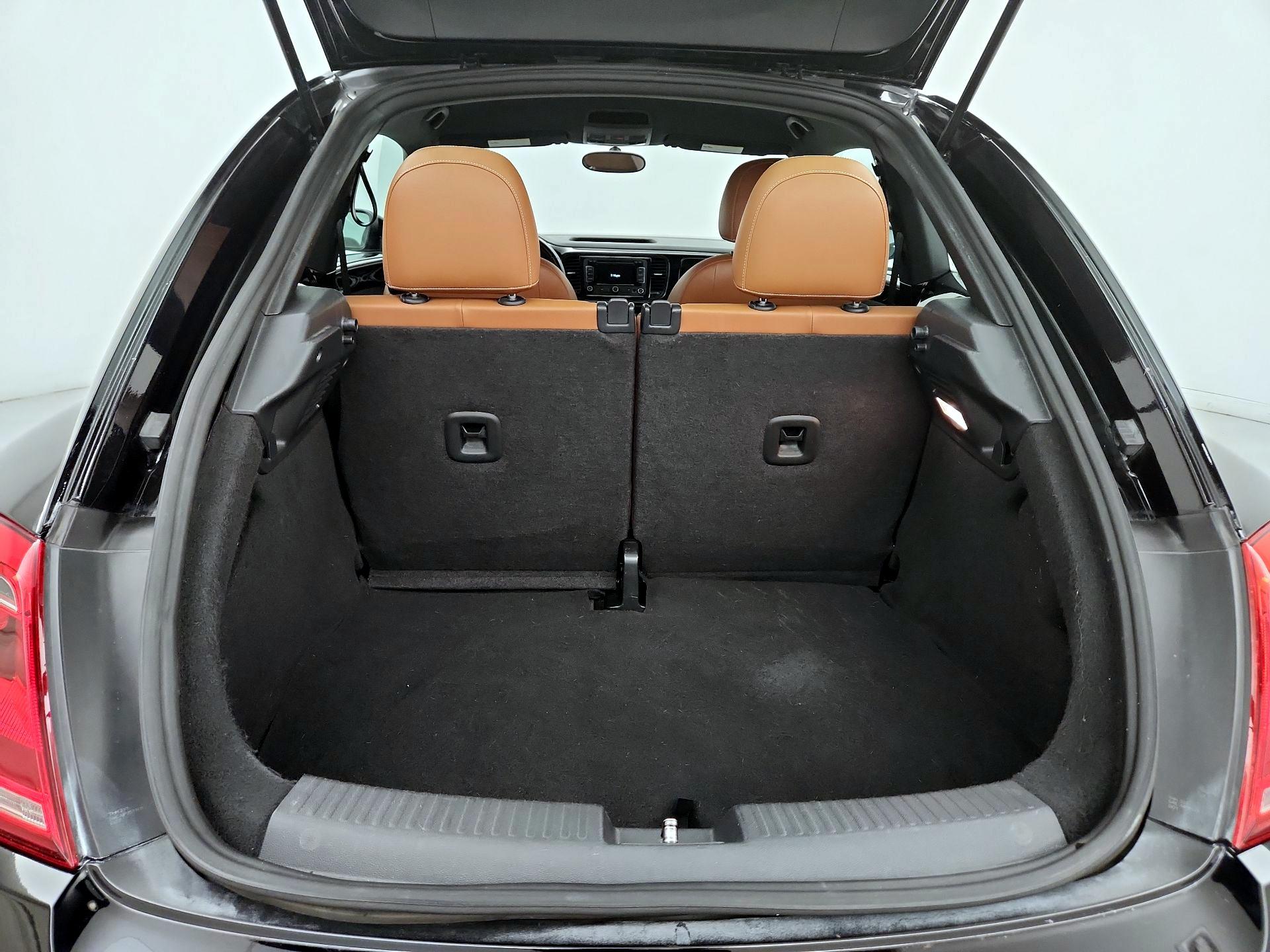 Thumbnail: 2015 Volkswagen Beetle - 18