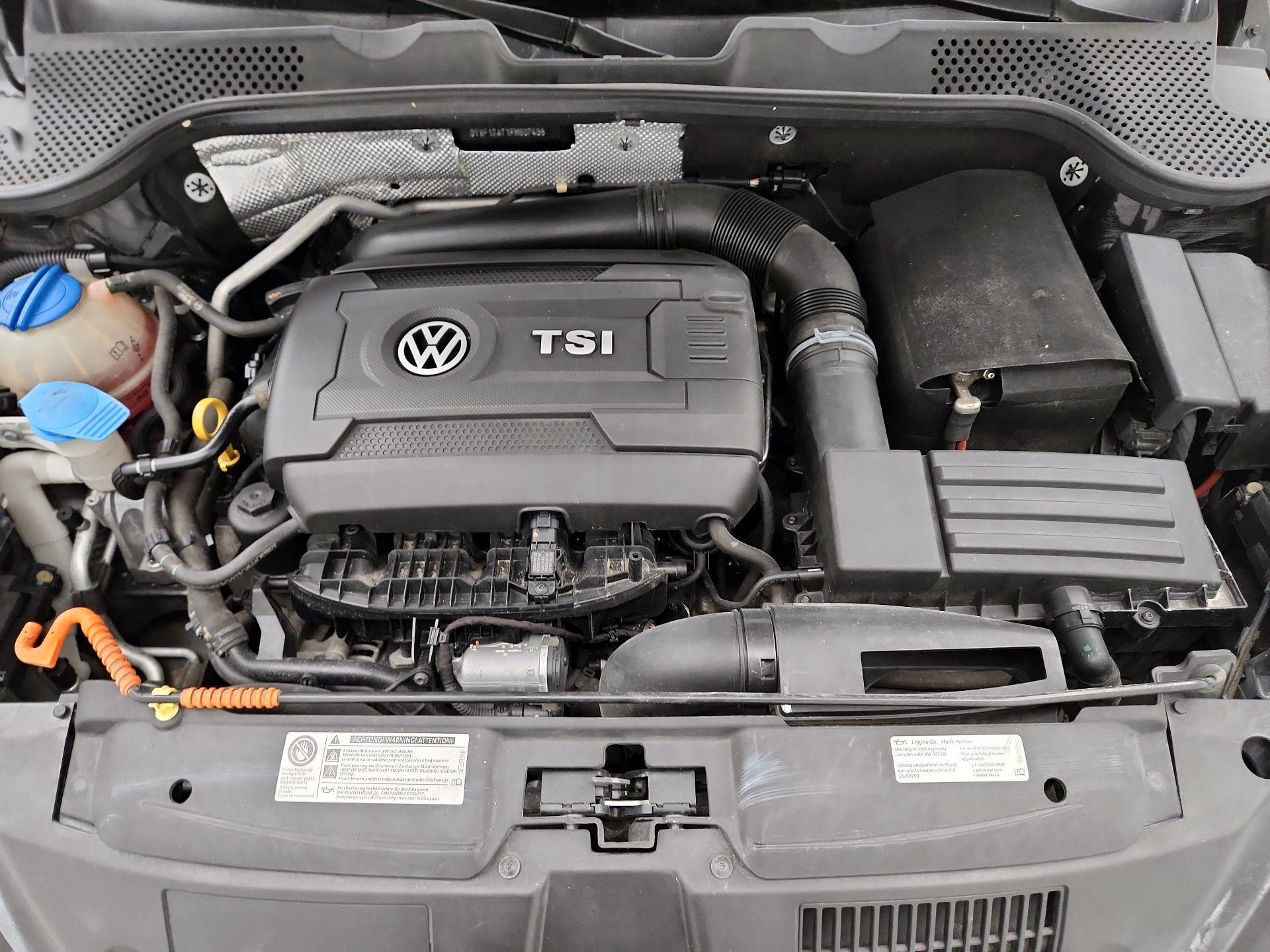 Thumbnail: 2015 Volkswagen Beetle - 19