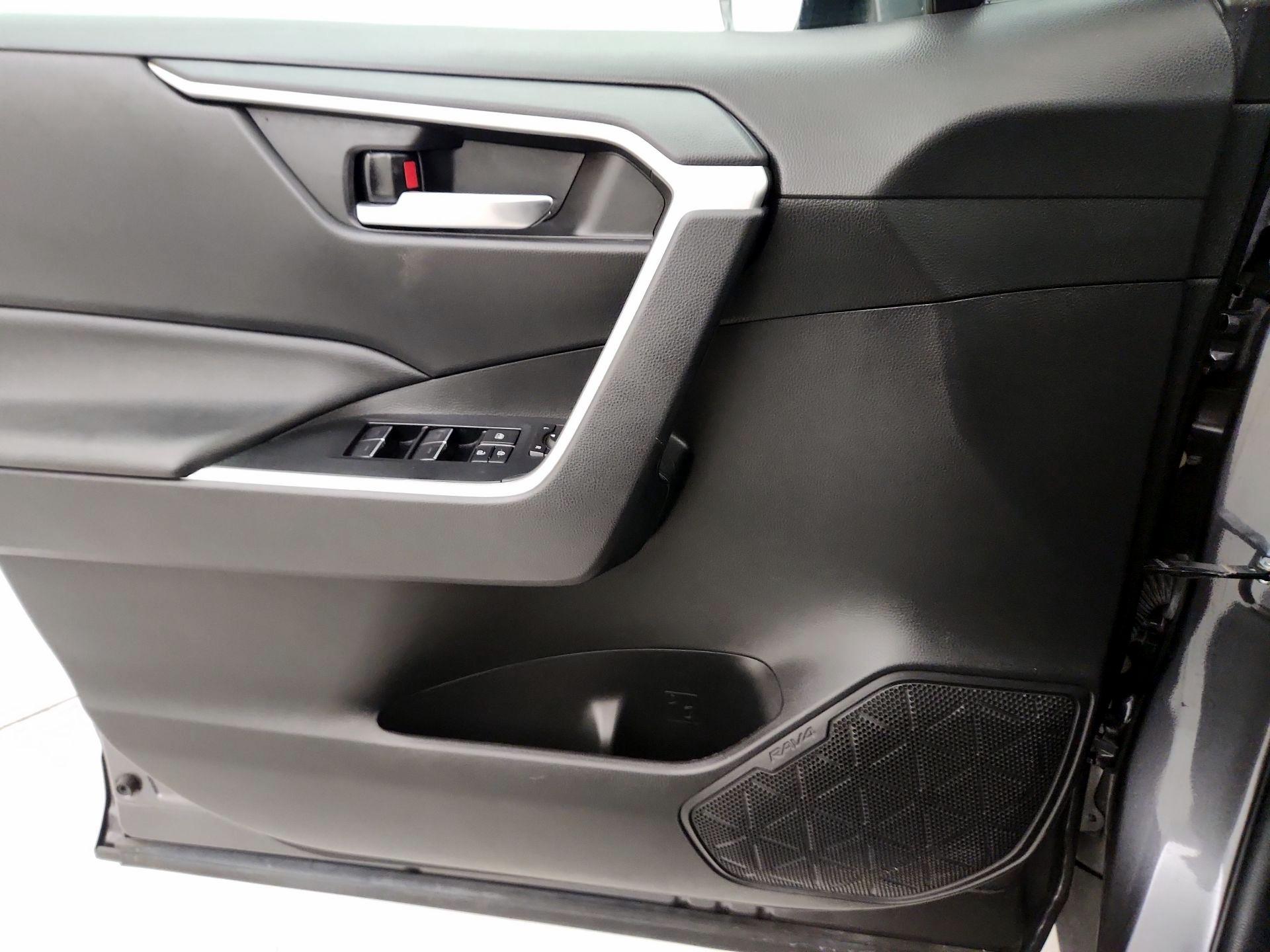 Thumbnail: 2022 Toyota RAV4 - 12