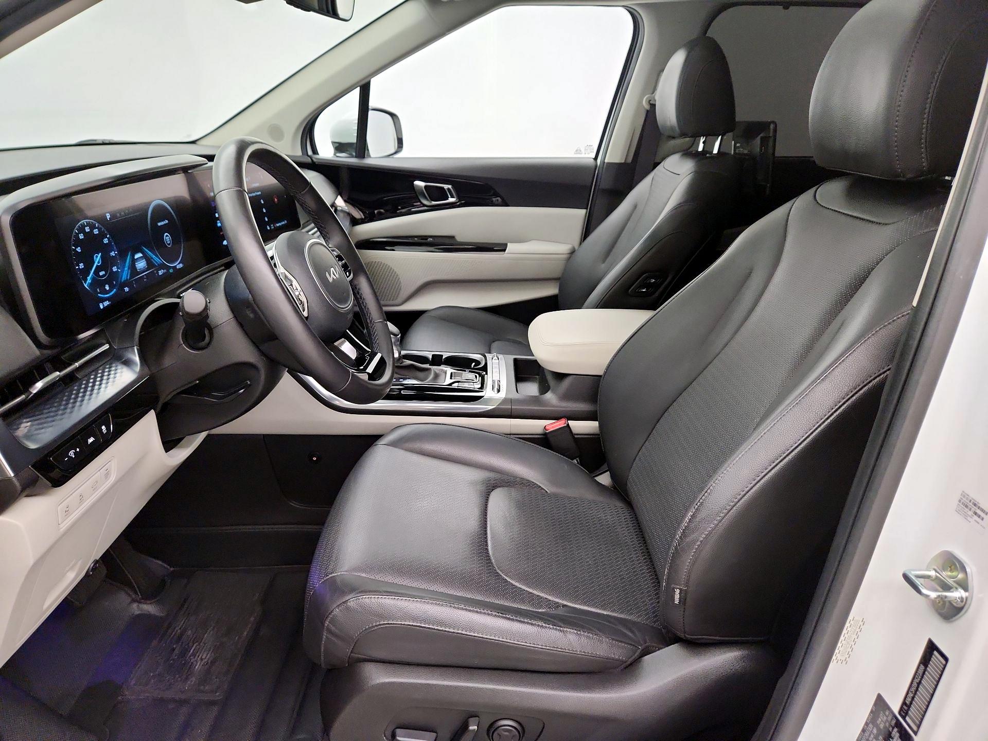 Thumbnail: 2023 Kia Carnival - 11
