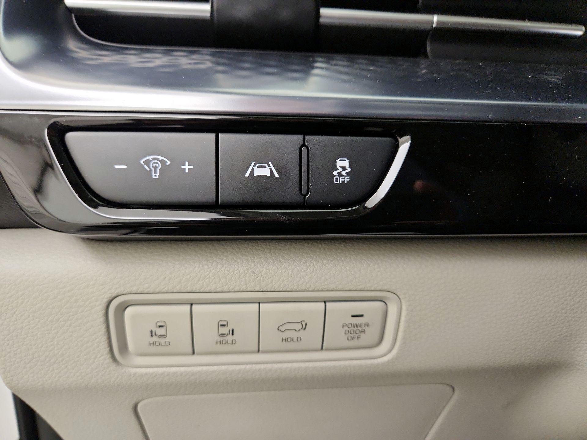 Thumbnail: 2023 Kia Carnival - 13
