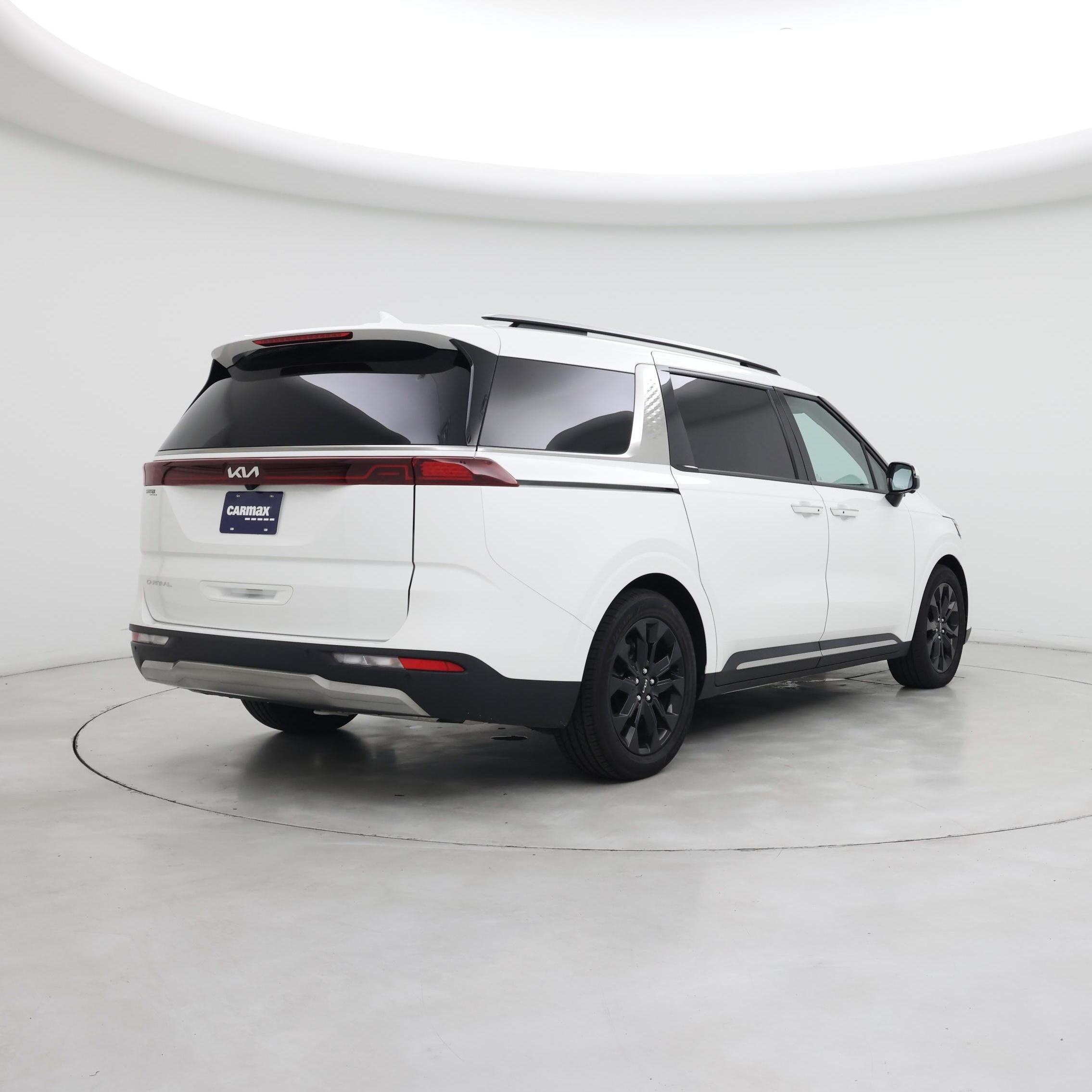 Thumbnail: 2023 Kia Carnival - 8