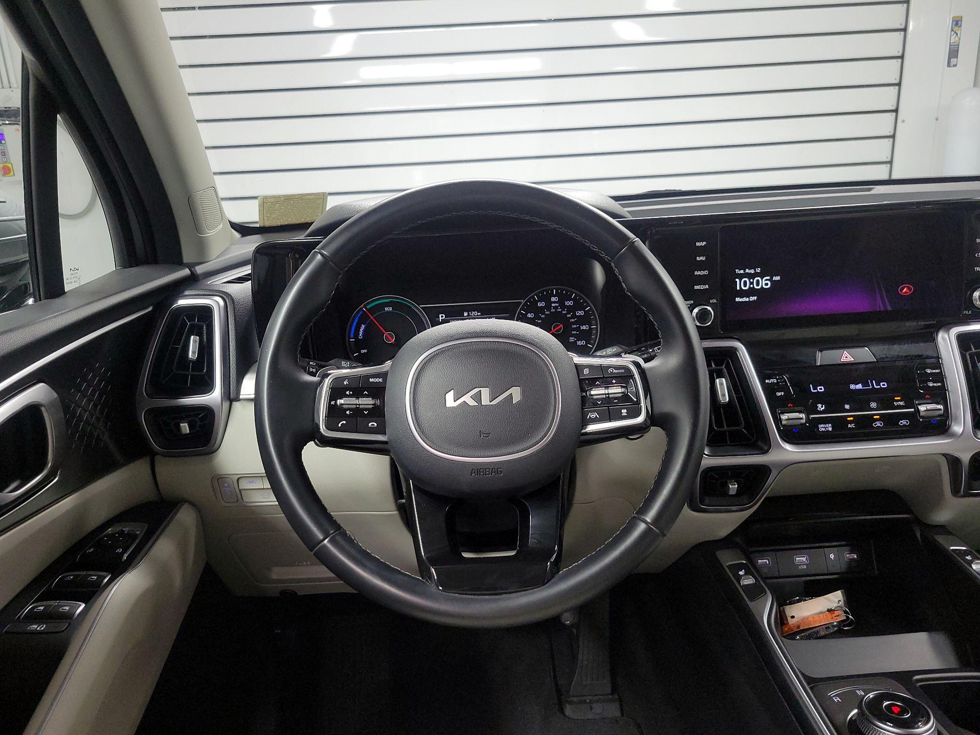 Thumbnail: 2023 Kia Sorento - 10