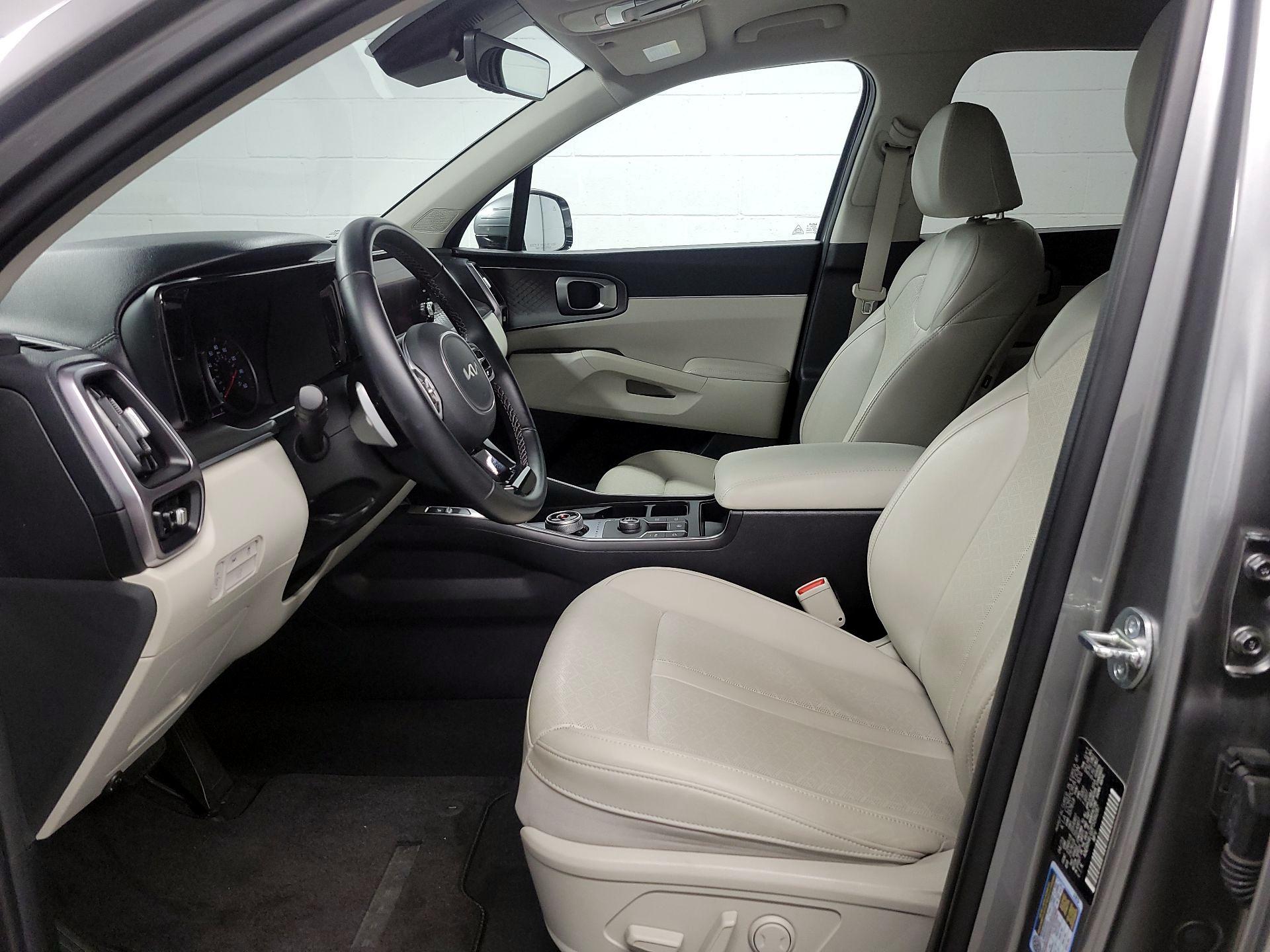 Thumbnail: 2023 Kia Sorento - 11