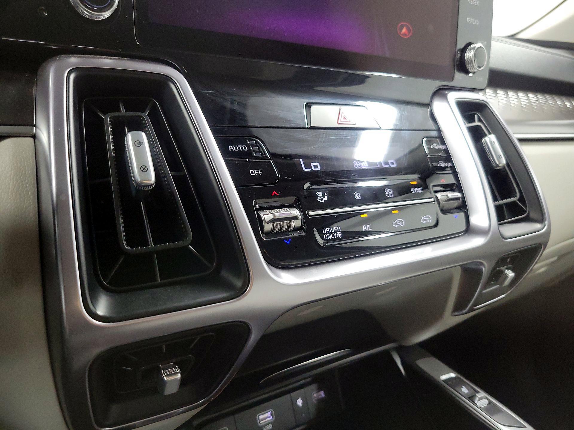 Thumbnail: 2023 Kia Sorento - 16
