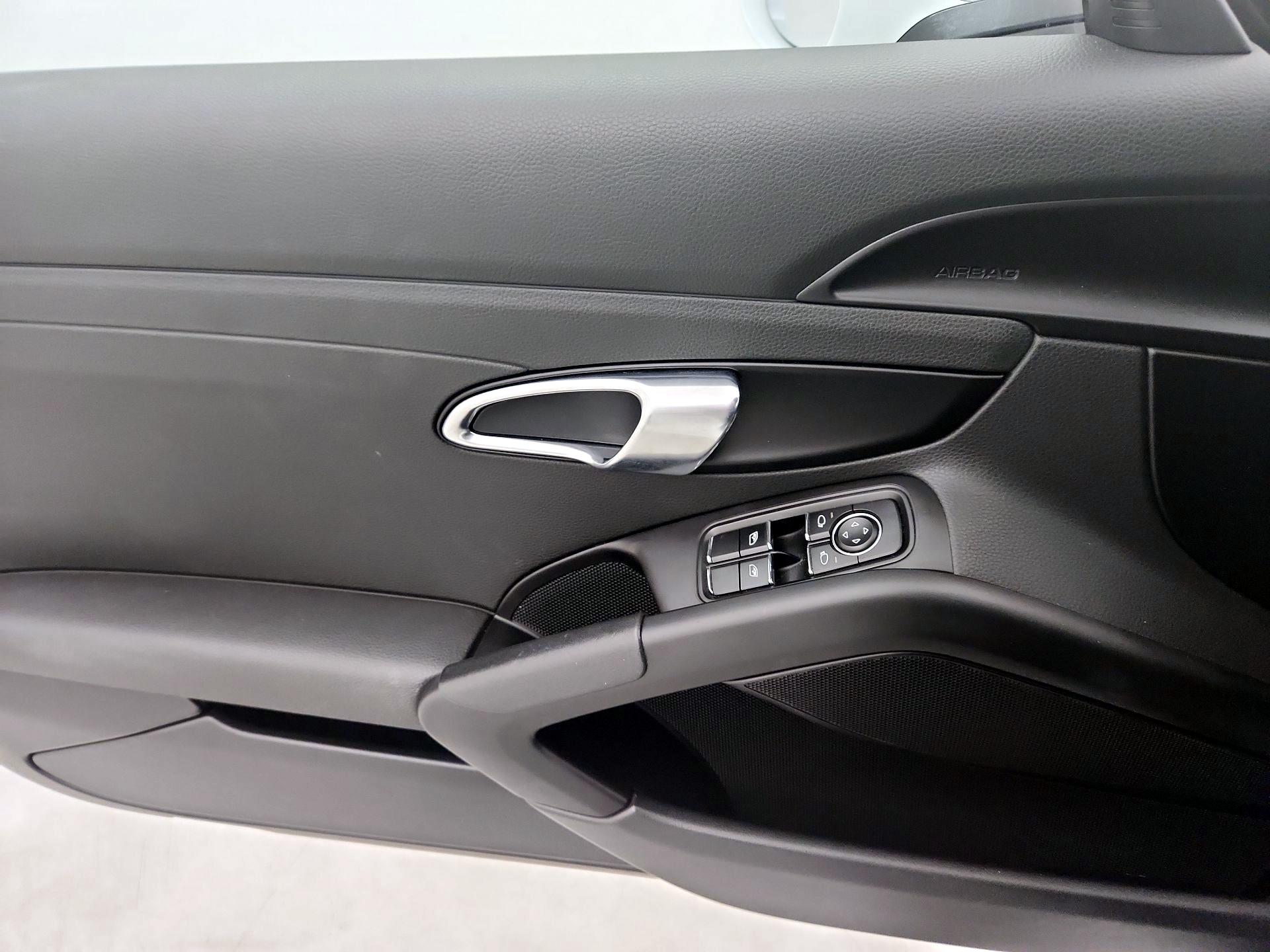 Thumbnail: 2018 Porsche 718 Boxster - 12