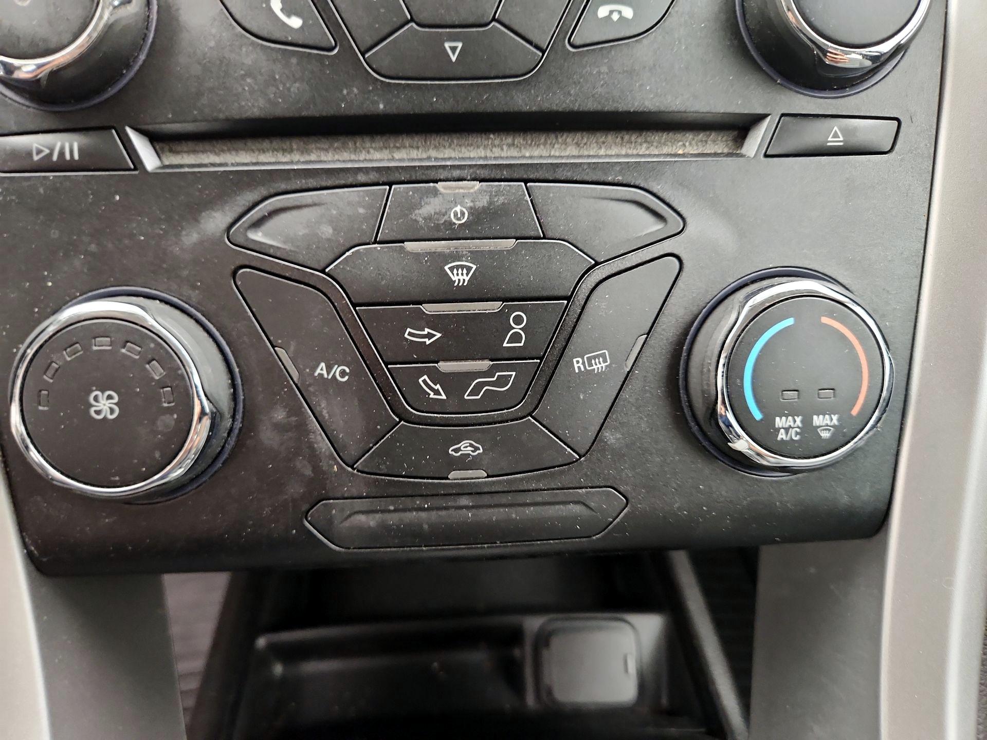 Thumbnail: 2014 Ford Fusion - 15