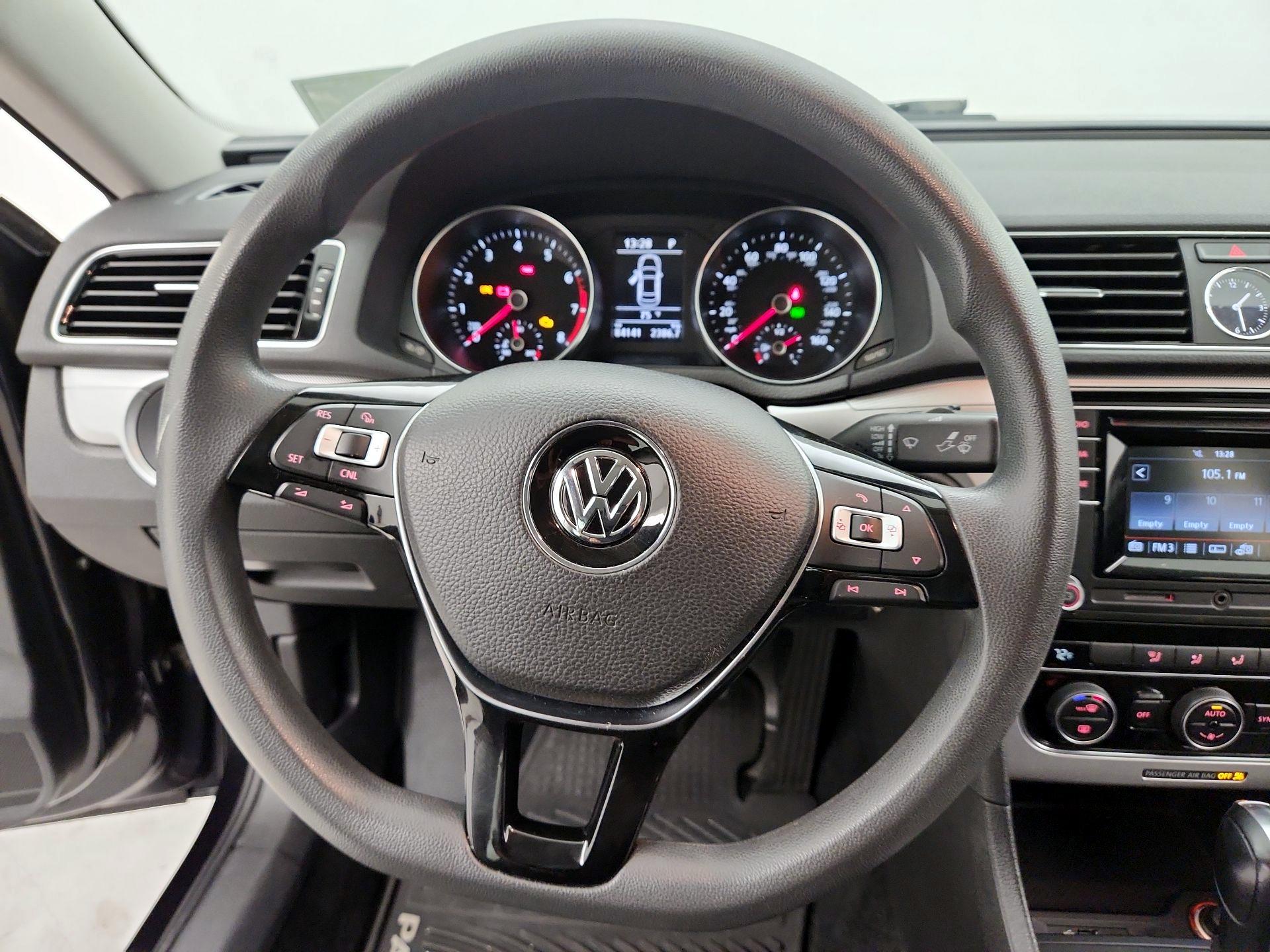 Thumbnail: 2017 Volkswagen Passat - 10