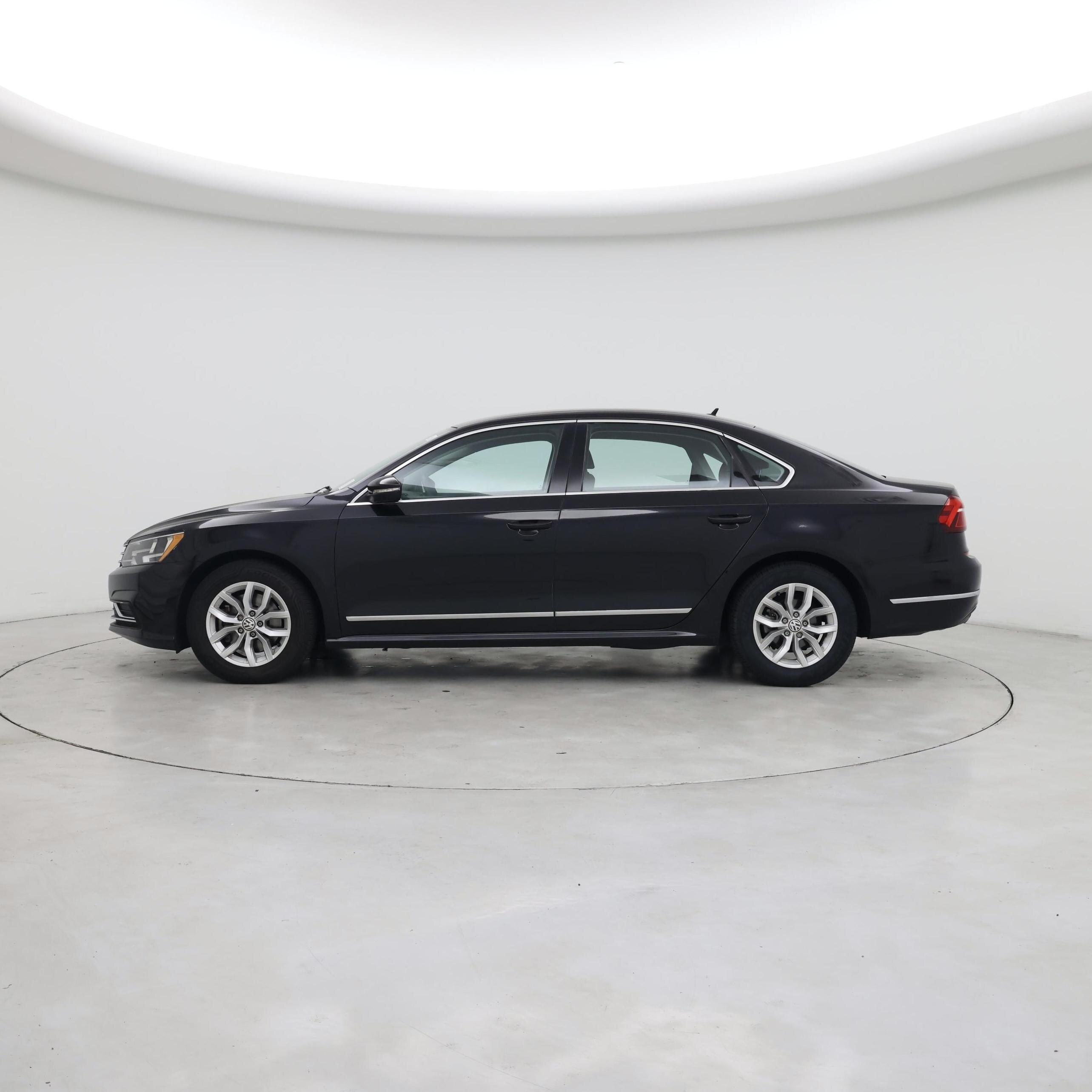 Thumbnail: 2017 Volkswagen Passat - 3