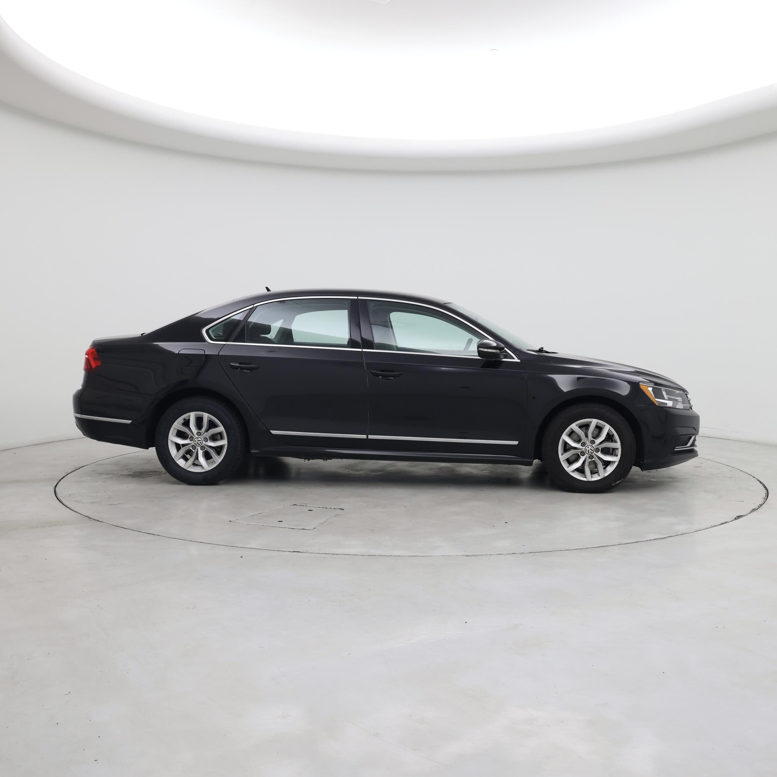 Thumbnail: 2017 Volkswagen Passat - 7