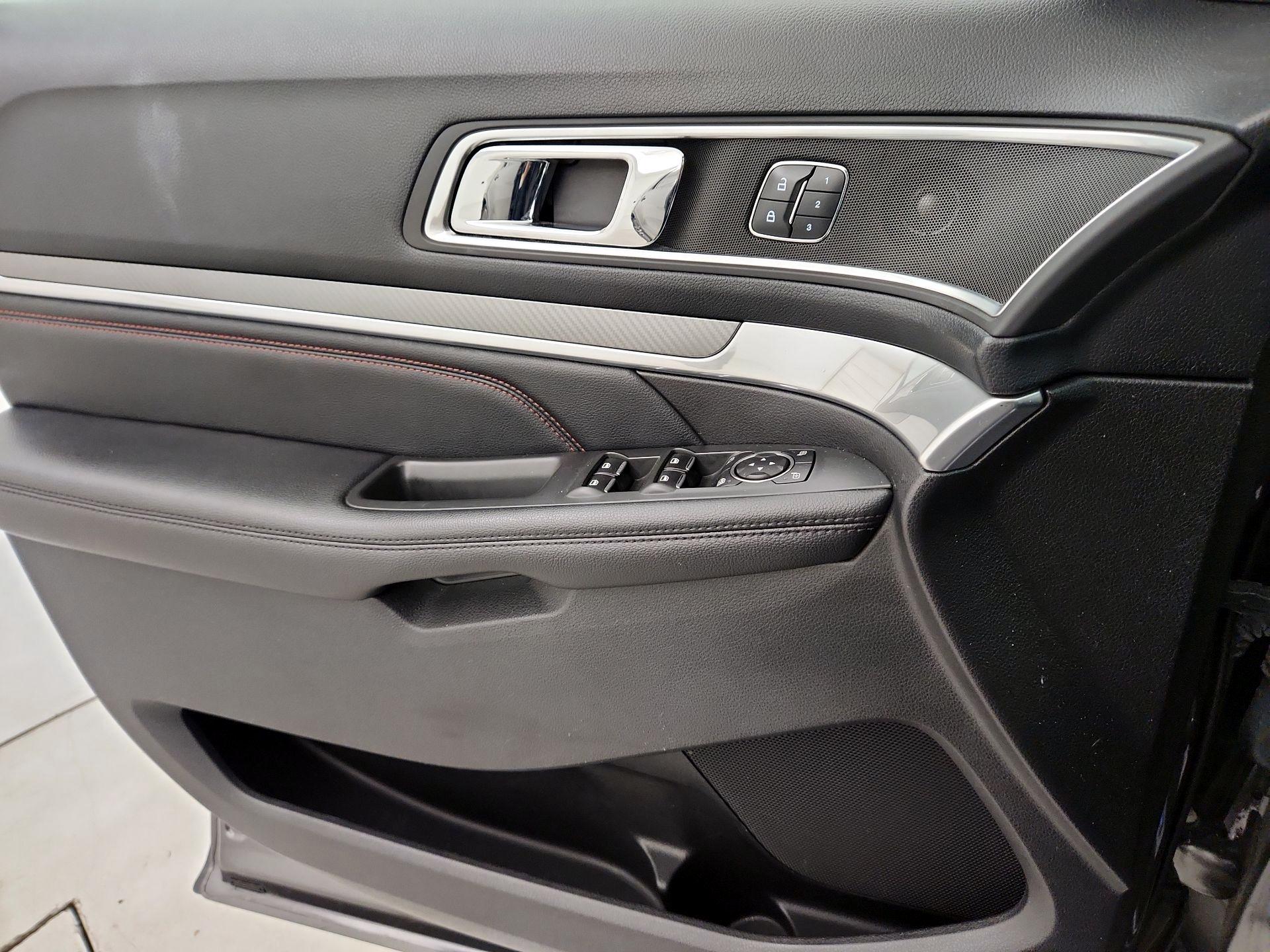Thumbnail: 2016 Ford Explorer - 12
