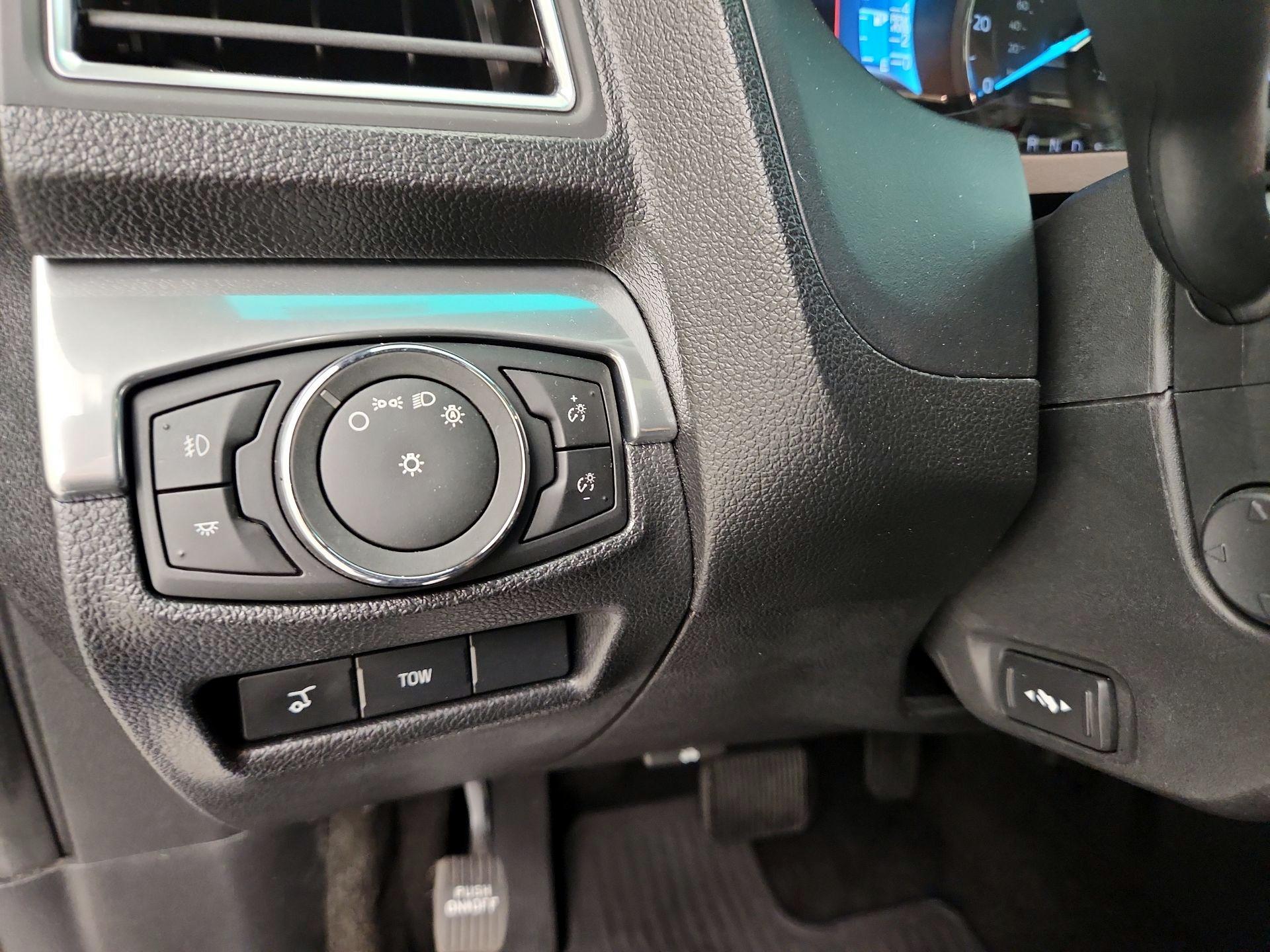 Thumbnail: 2016 Ford Explorer - 13