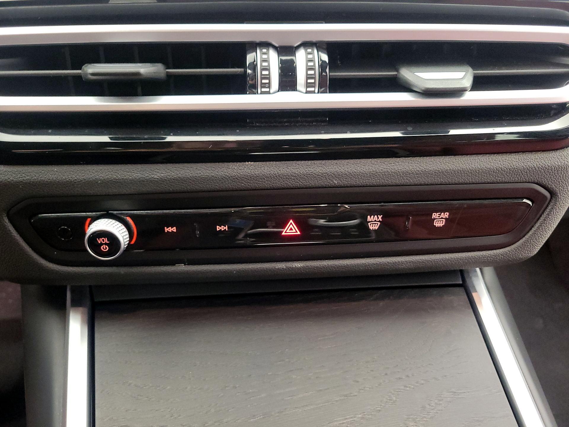 Thumbnail: 2024 BMW i4 - 17