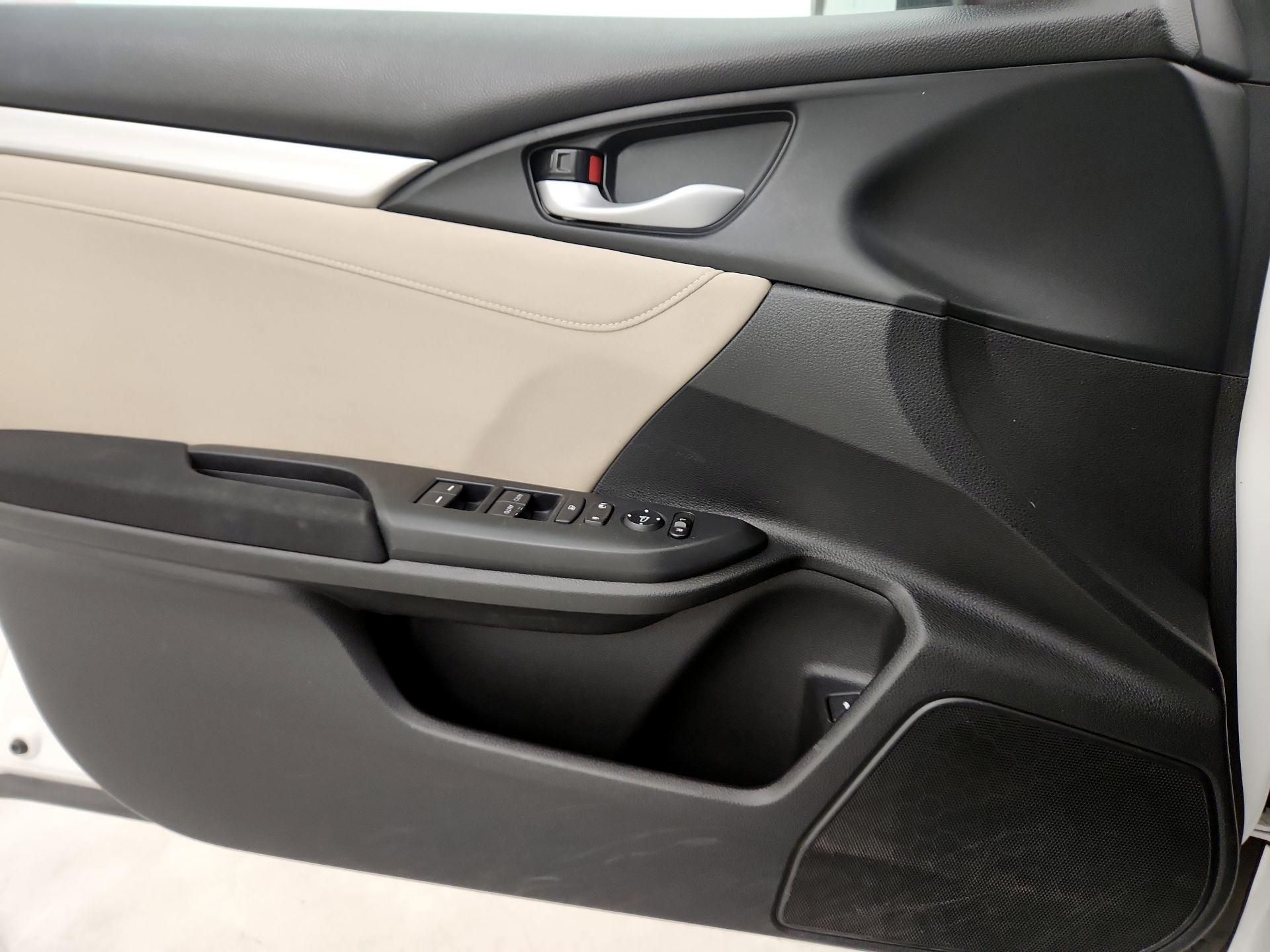 Thumbnail: 2016 Honda Civic - 12