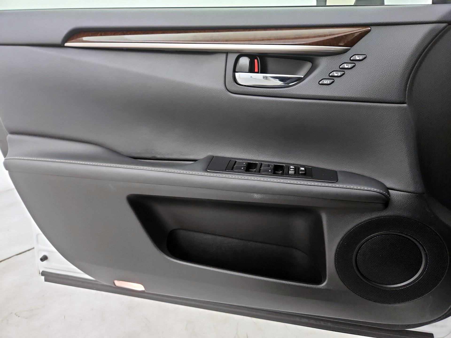 Thumbnail: 2014 Lexus ES - 12